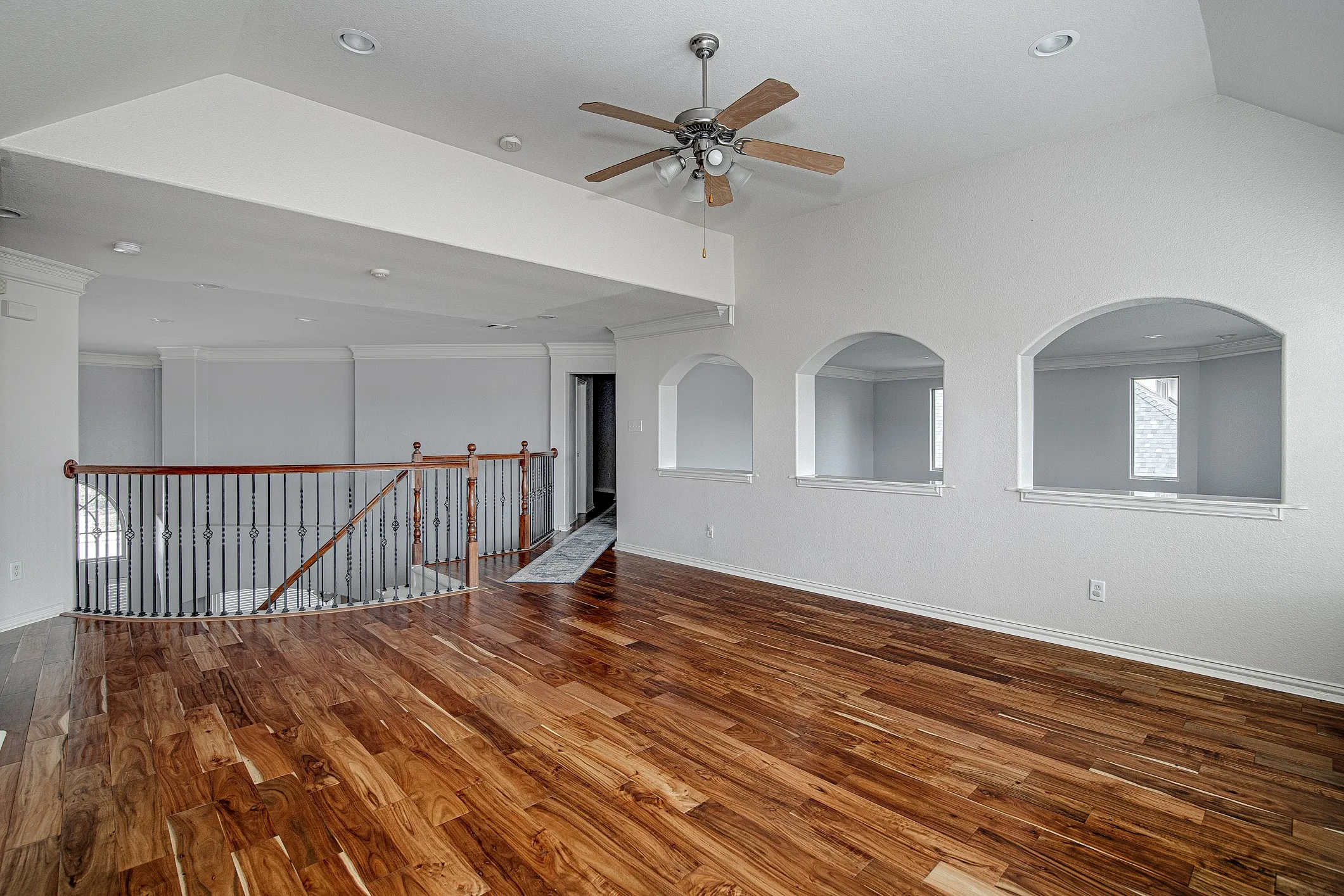Single Family Residence For Rent in Tarrant County , 828 Thomas Crossing Drive, Fort Worth, Texas 76028, 4 Bedroom, 4 Bathroom, 3 Garage spaces, 4,287 Sqft, built in 2004, Price $4,000, mls#21317019, Real Estate Agent in Fort Worth, Homes For Rent in Tarrant county, Homes For Rent in Fort Worth, Realtor in Fort Worth Texas, Real Estate Brokerage Independent Realty Texas, Luminita Cordes Realtor