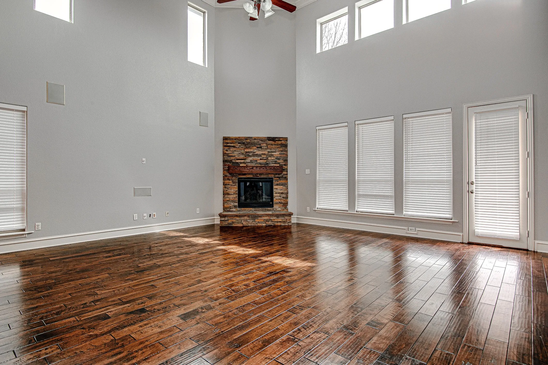Single Family Residence For Rent in Tarrant County , 828 Thomas Crossing Drive, Fort Worth, Texas 76028, 4 Bedroom, 4 Bathroom, 3 Garage spaces, 4,287 Sqft, built in 2004, Price $4,000, mls#21317019, Real Estate Agent in Fort Worth, Homes For Rent in Tarrant county, Homes For Rent in Fort Worth, Realtor in Fort Worth Texas, Real Estate Brokerage Independent Realty Texas, Luminita Cordes Realtor