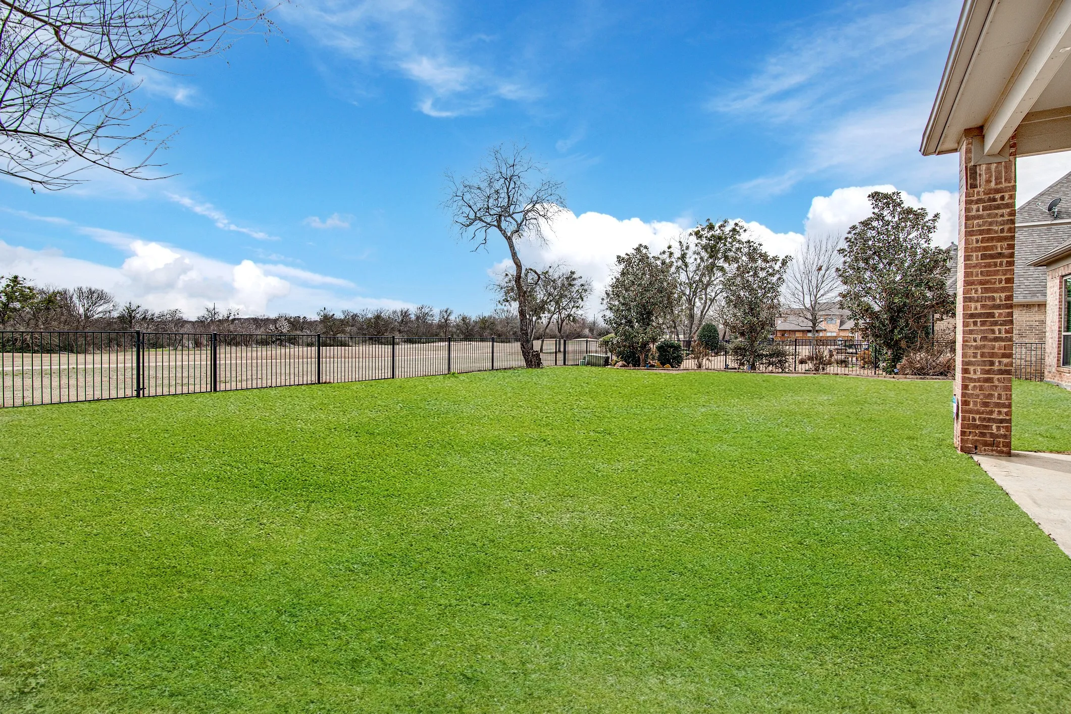 Single Family Residence For Rent in Tarrant County , 828 Thomas Crossing Drive, Fort Worth, Texas 76028, 4 Bedroom, 4 Bathroom, 3 Garage spaces, 4,287 Sqft, built in 2004, Price $4,000, mls#21317019, Real Estate Agent in Fort Worth, Homes For Rent in Tarrant county, Homes For Rent in Fort Worth, Realtor in Fort Worth Texas, Real Estate Brokerage Independent Realty Texas, Luminita Cordes Realtor
