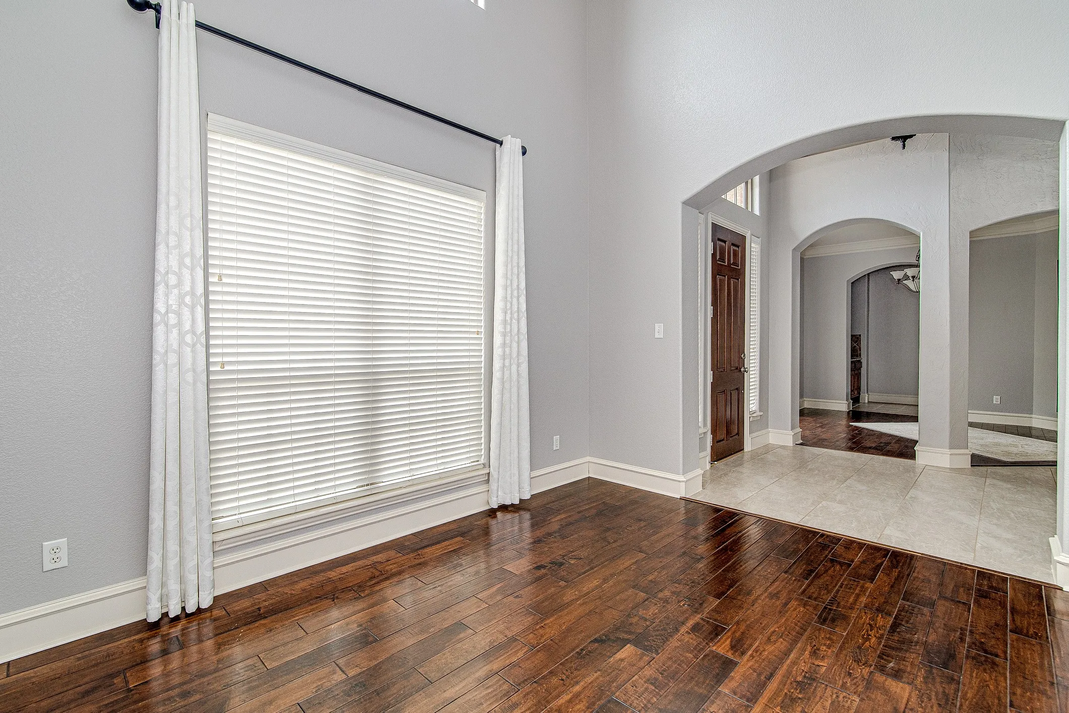 Single Family Residence For Rent in Tarrant County , 828 Thomas Crossing Drive, Fort Worth, Texas 76028, 4 Bedroom, 4 Bathroom, 3 Garage spaces, 4,287 Sqft, built in 2004, Price $4,000, mls#21317019, Real Estate Agent in Fort Worth, Homes For Rent in Tarrant county, Homes For Rent in Fort Worth, Realtor in Fort Worth Texas, Real Estate Brokerage Independent Realty Texas, Luminita Cordes Realtor