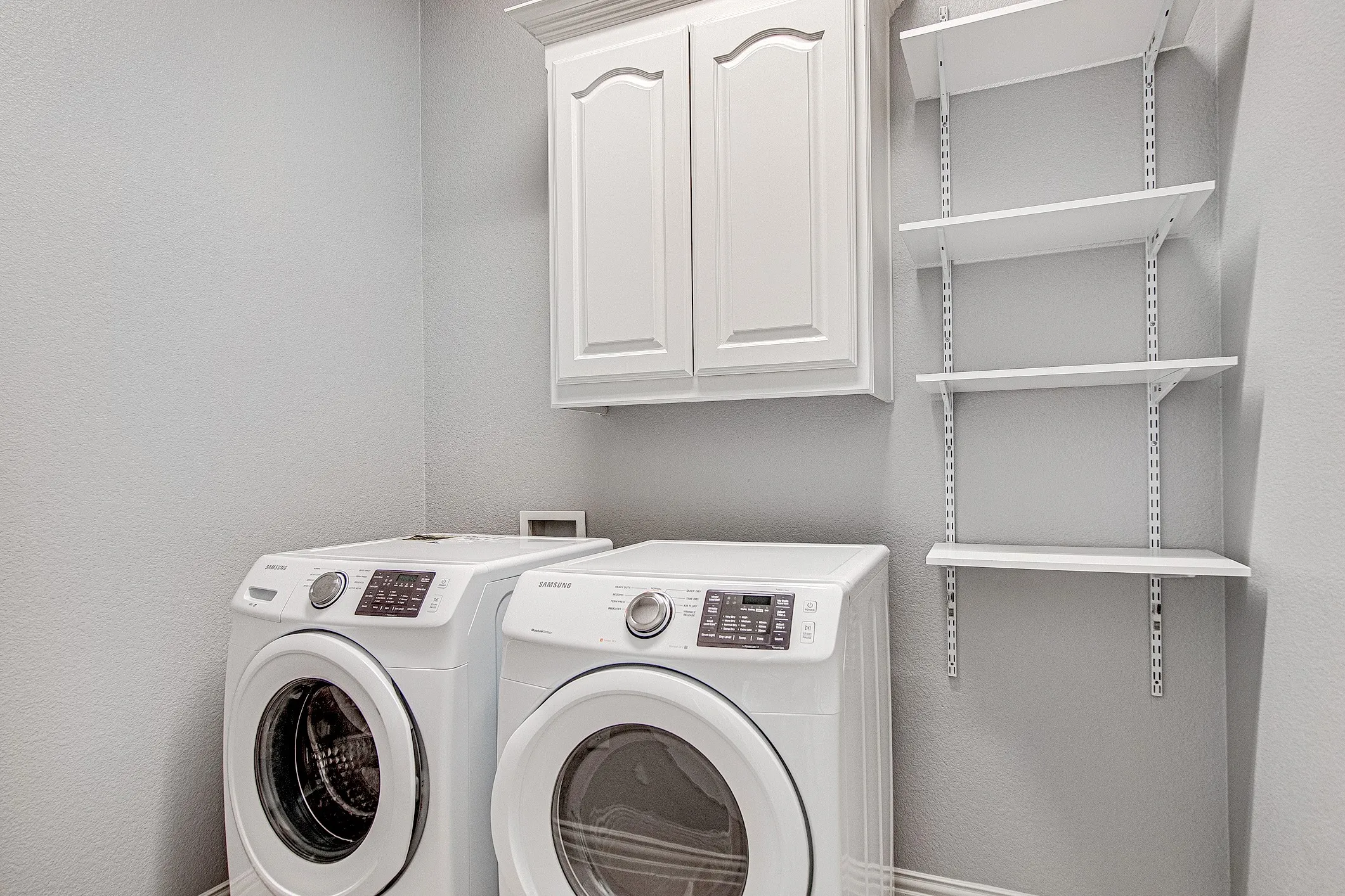 Single Family Residence For Rent in Tarrant County , 828 Thomas Crossing Drive, Fort Worth, Texas 76028, 4 Bedroom, 4 Bathroom, 3 Garage spaces, 4,287 Sqft, built in 2004, Price $4,000, mls#21317019, Real Estate Agent in Fort Worth, Homes For Rent in Tarrant county, Homes For Rent in Fort Worth, Realtor in Fort Worth Texas, Real Estate Brokerage Independent Realty Texas, Luminita Cordes Realtor