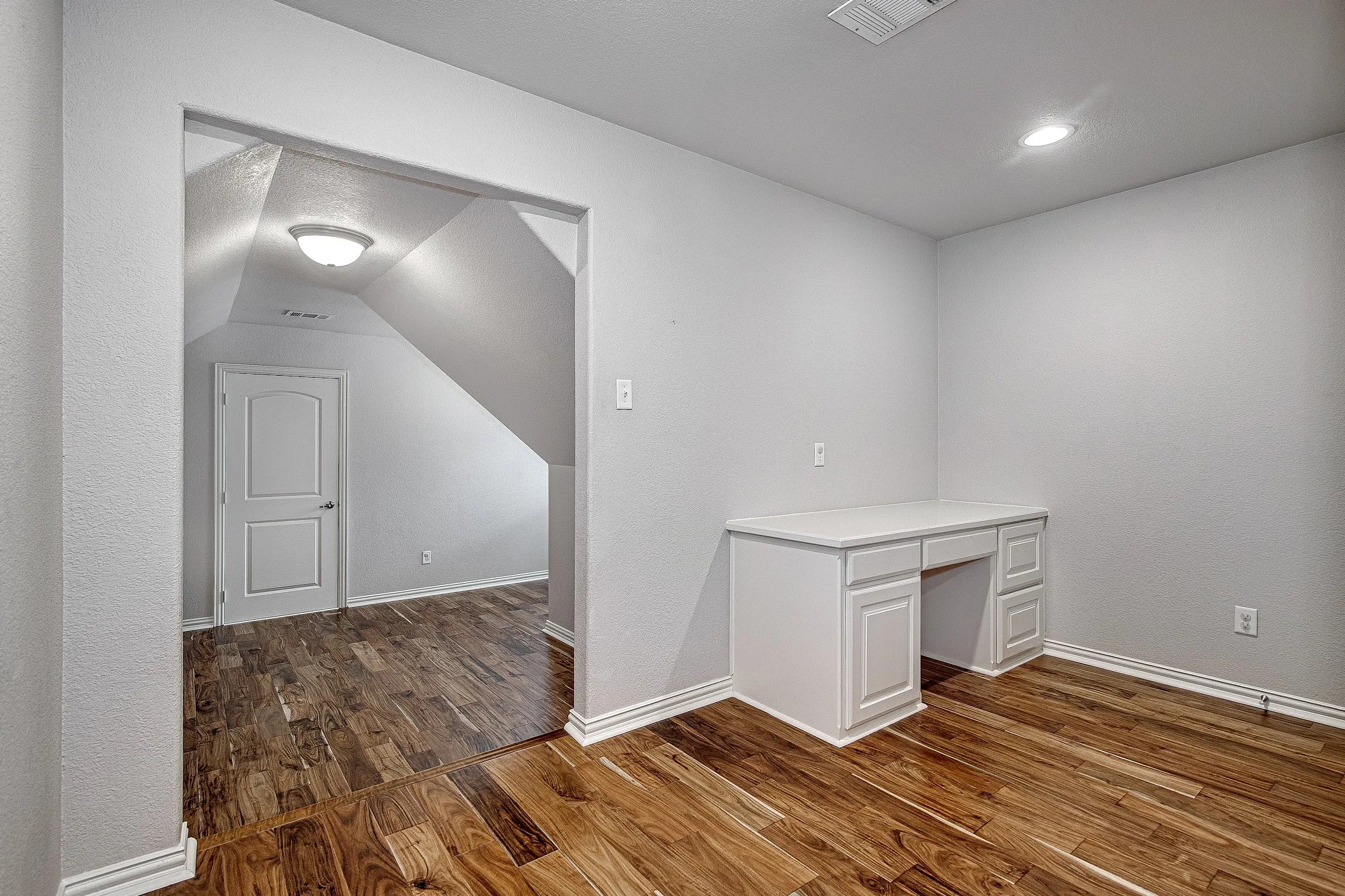Single Family Residence For Rent in Tarrant County , 828 Thomas Crossing Drive, Fort Worth, Texas 76028, 4 Bedroom, 4 Bathroom, 3 Garage spaces, 4,287 Sqft, built in 2004, Price $4,000, mls#21317019, Real Estate Agent in Fort Worth, Homes For Rent in Tarrant county, Homes For Rent in Fort Worth, Realtor in Fort Worth Texas, Real Estate Brokerage Independent Realty Texas, Luminita Cordes Realtor
