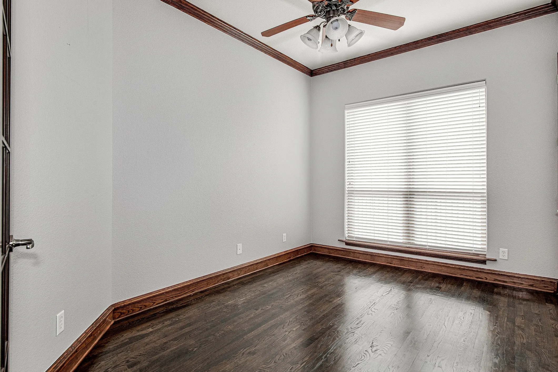 Single Family Residence For Rent in Tarrant County , 828 Thomas Crossing Drive, Fort Worth, Texas 76028, 4 Bedroom, 4 Bathroom, 3 Garage spaces, 4,287 Sqft, built in 2004, Price $4,000, mls#21317019, Real Estate Agent in Fort Worth, Homes For Rent in Tarrant county, Homes For Rent in Fort Worth, Realtor in Fort Worth Texas, Real Estate Brokerage Independent Realty Texas, Luminita Cordes Realtor