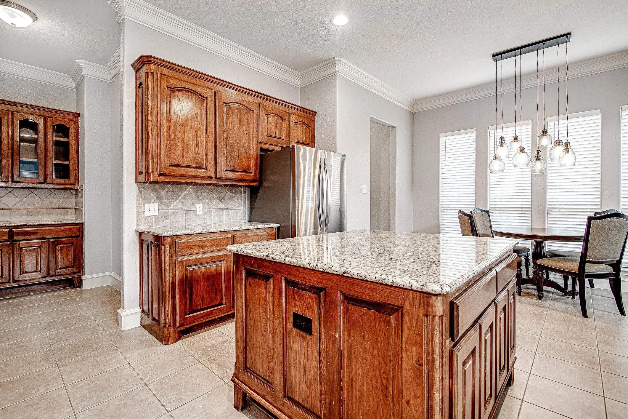 Single Family Residence For Rent in Tarrant County , 828 Thomas Crossing Drive, Fort Worth, Texas 76028, 4 Bedroom, 4 Bathroom, 3 Garage spaces, 4,287 Sqft, built in 2004, Price $4,000, mls#21317019, Real Estate Agent in Fort Worth, Homes For Rent in Tarrant county, Homes For Rent in Fort Worth, Realtor in Fort Worth Texas, Real Estate Brokerage Independent Realty Texas, Luminita Cordes Realtor