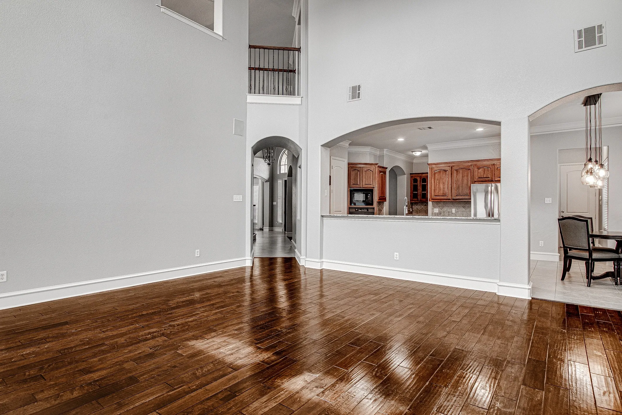 Single Family Residence For Rent in Tarrant County , 828 Thomas Crossing Drive, Fort Worth, Texas 76028, 4 Bedroom, 4 Bathroom, 3 Garage spaces, 4,287 Sqft, built in 2004, Price $4,000, mls#21317019, Real Estate Agent in Fort Worth, Homes For Rent in Tarrant county, Homes For Rent in Fort Worth, Realtor in Fort Worth Texas, Real Estate Brokerage Independent Realty Texas, Luminita Cordes Realtor
