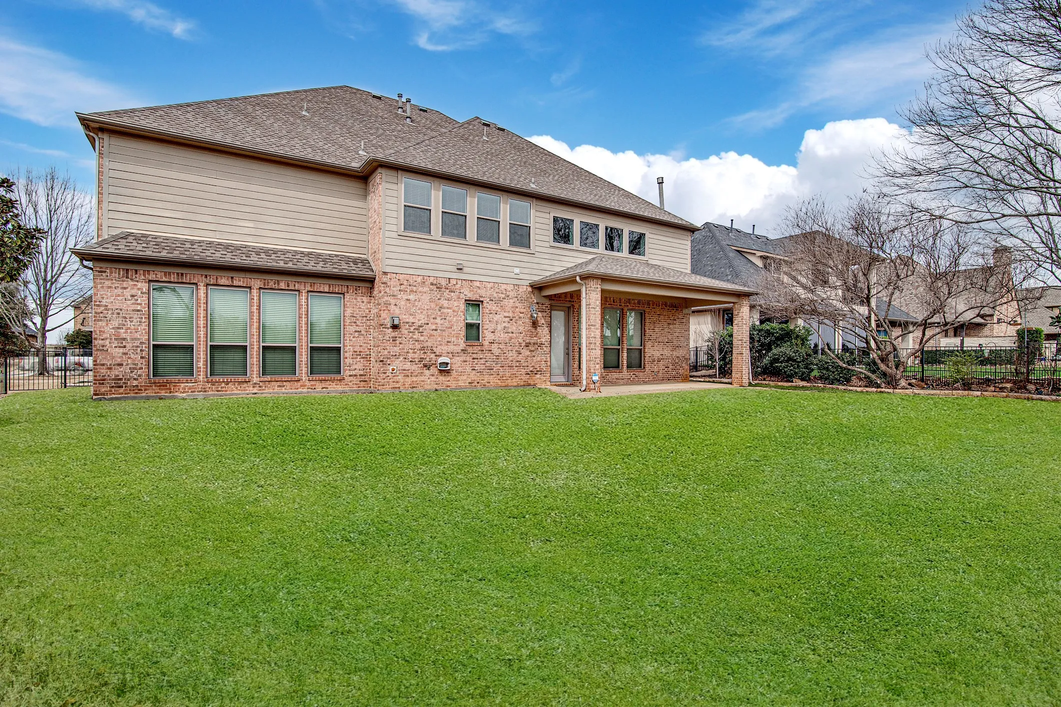 Single Family Residence For Rent in Tarrant County , 828 Thomas Crossing Drive, Fort Worth, Texas 76028, 4 Bedroom, 4 Bathroom, 3 Garage spaces, 4,287 Sqft, built in 2004, Price $4,000, mls#21317019, Real Estate Agent in Fort Worth, Homes For Rent in Tarrant county, Homes For Rent in Fort Worth, Realtor in Fort Worth Texas, Real Estate Brokerage Independent Realty Texas, Luminita Cordes Realtor