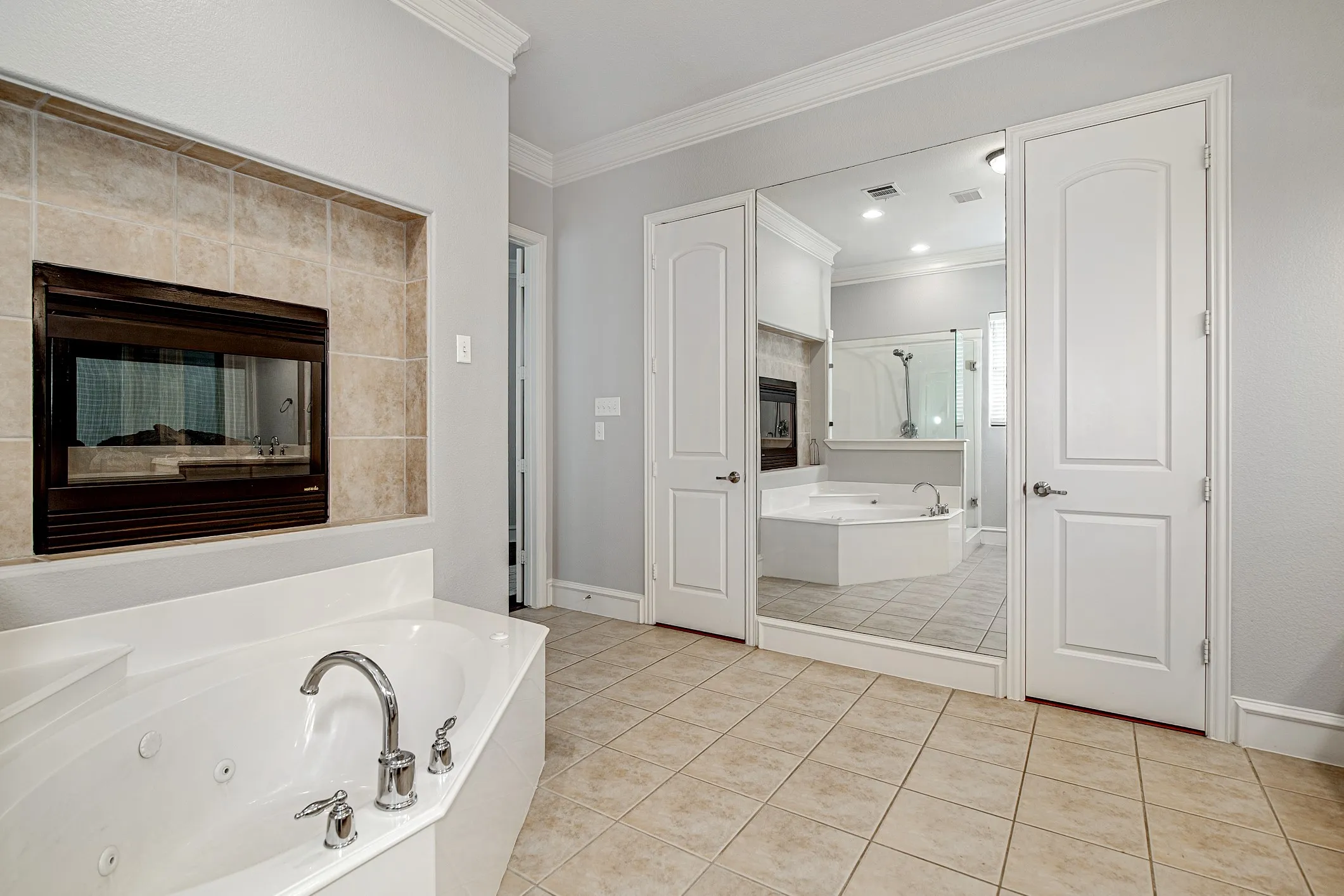 Single Family Residence For Rent in Tarrant County , 828 Thomas Crossing Drive, Fort Worth, Texas 76028, 4 Bedroom, 4 Bathroom, 3 Garage spaces, 4,287 Sqft, built in 2004, Price $4,000, mls#21317019, Real Estate Agent in Fort Worth, Homes For Rent in Tarrant county, Homes For Rent in Fort Worth, Realtor in Fort Worth Texas, Real Estate Brokerage Independent Realty Texas, Luminita Cordes Realtor