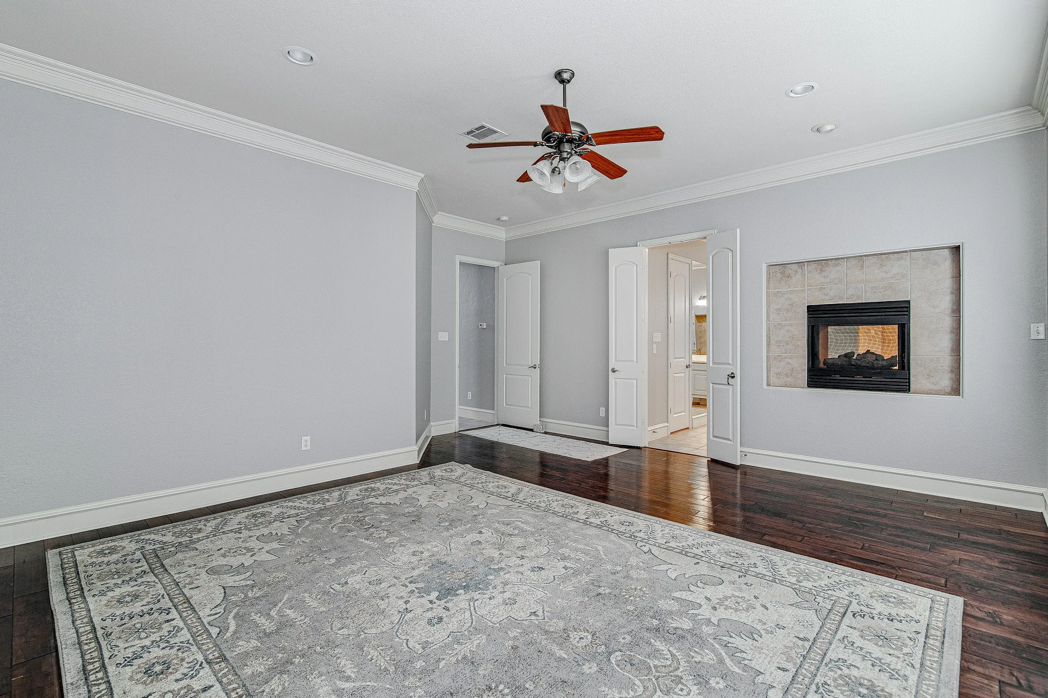 Single Family Residence For Rent in Tarrant County , 828 Thomas Crossing Drive, Fort Worth, Texas 76028, 4 Bedroom, 4 Bathroom, 3 Garage spaces, 4,287 Sqft, built in 2004, Price $4,000, mls#21317019, Real Estate Agent in Fort Worth, Homes For Rent in Tarrant county, Homes For Rent in Fort Worth, Realtor in Fort Worth Texas, Real Estate Brokerage Independent Realty Texas, Luminita Cordes Realtor