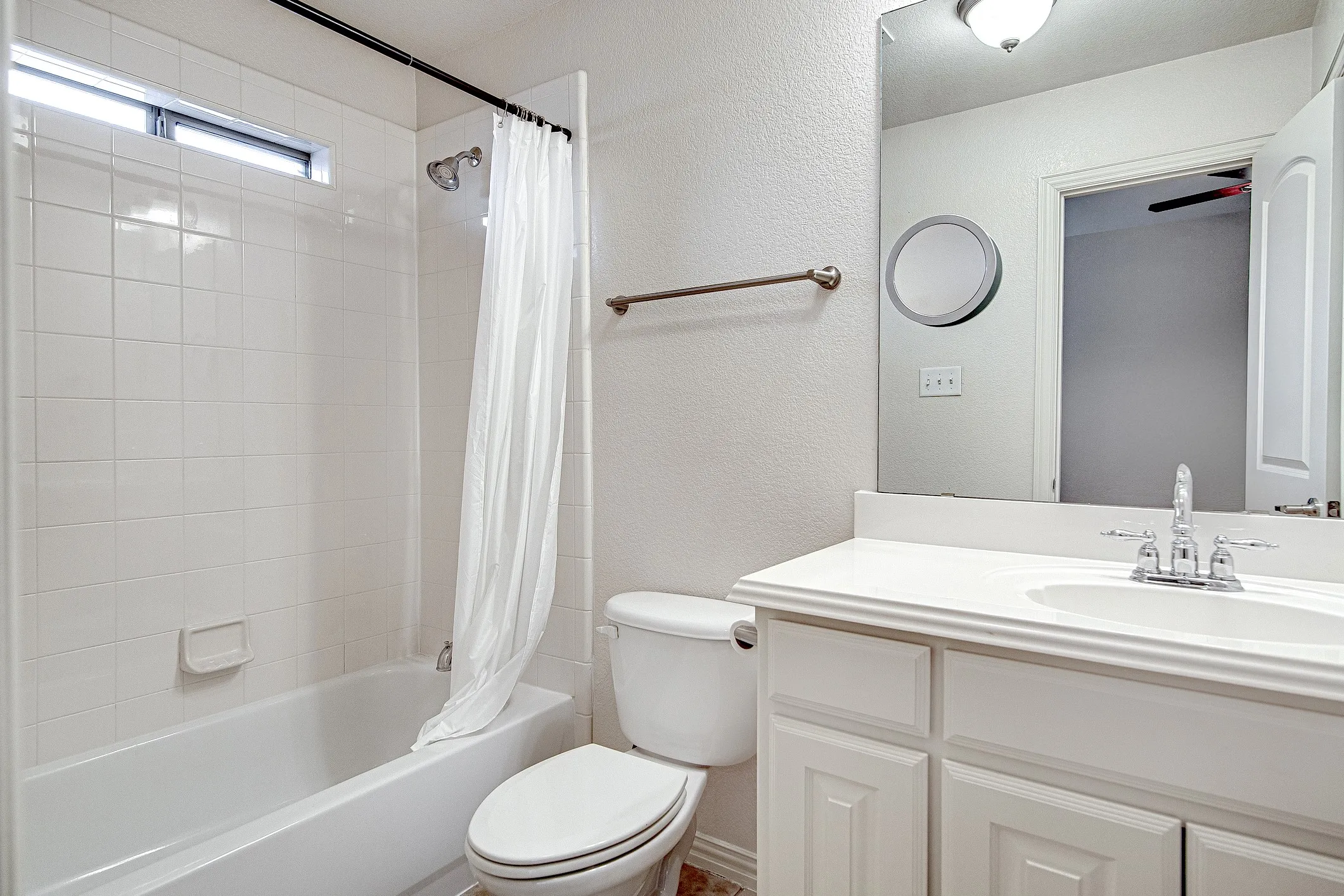 Single Family Residence For Rent in Tarrant County , 828 Thomas Crossing Drive, Fort Worth, Texas 76028, 4 Bedroom, 4 Bathroom, 3 Garage spaces, 4,287 Sqft, built in 2004, Price $4,000, mls#21317019, Real Estate Agent in Fort Worth, Homes For Rent in Tarrant county, Homes For Rent in Fort Worth, Realtor in Fort Worth Texas, Real Estate Brokerage Independent Realty Texas, Luminita Cordes Realtor