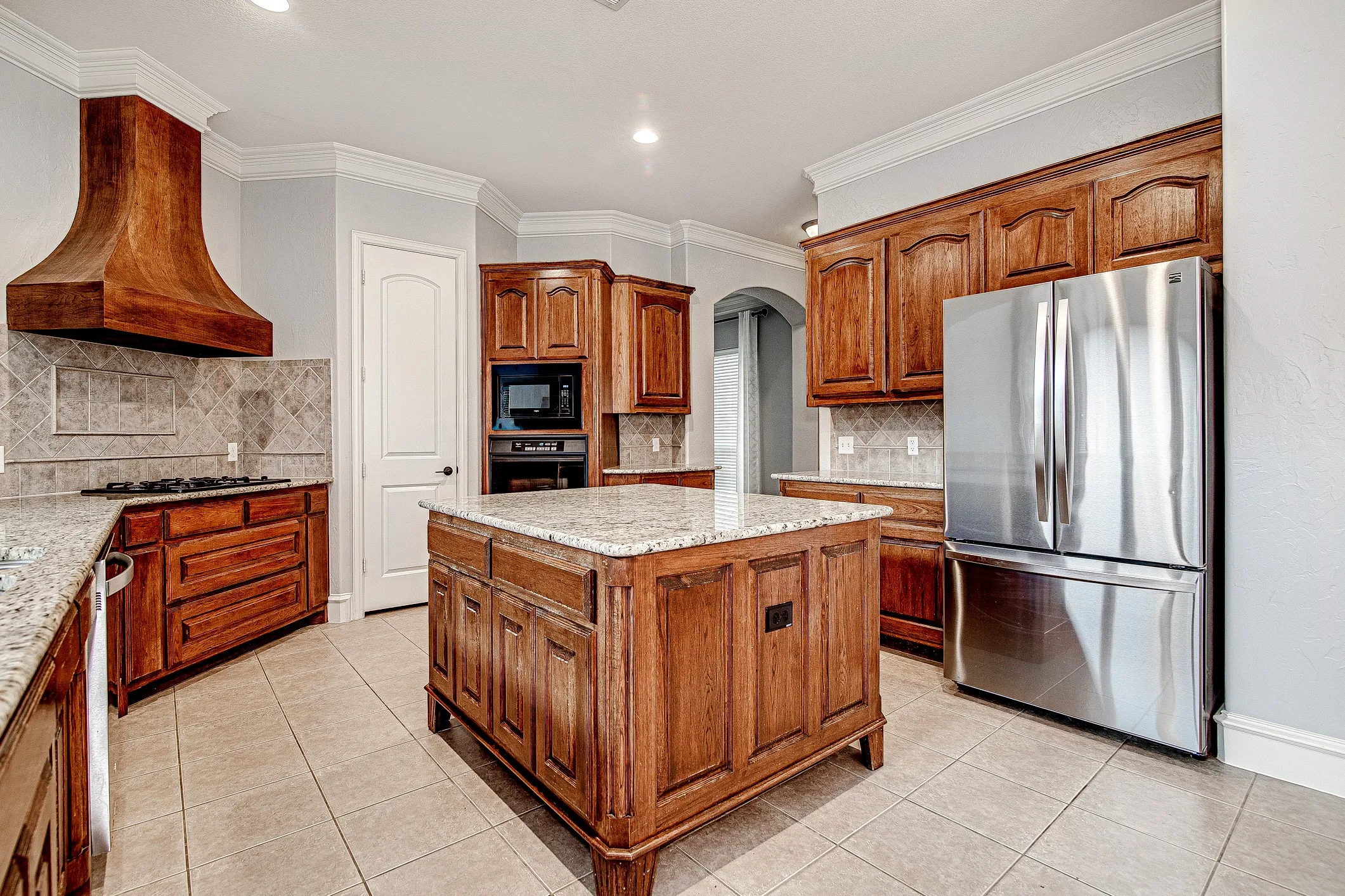 Single Family Residence For Rent in Tarrant County , 828 Thomas Crossing Drive, Fort Worth, Texas 76028, 4 Bedroom, 4 Bathroom, 3 Garage spaces, 4,287 Sqft, built in 2004, Price $4,000, mls#21317019, Real Estate Agent in Fort Worth, Homes For Rent in Tarrant county, Homes For Rent in Fort Worth, Realtor in Fort Worth Texas, Real Estate Brokerage Independent Realty Texas, Luminita Cordes Realtor
