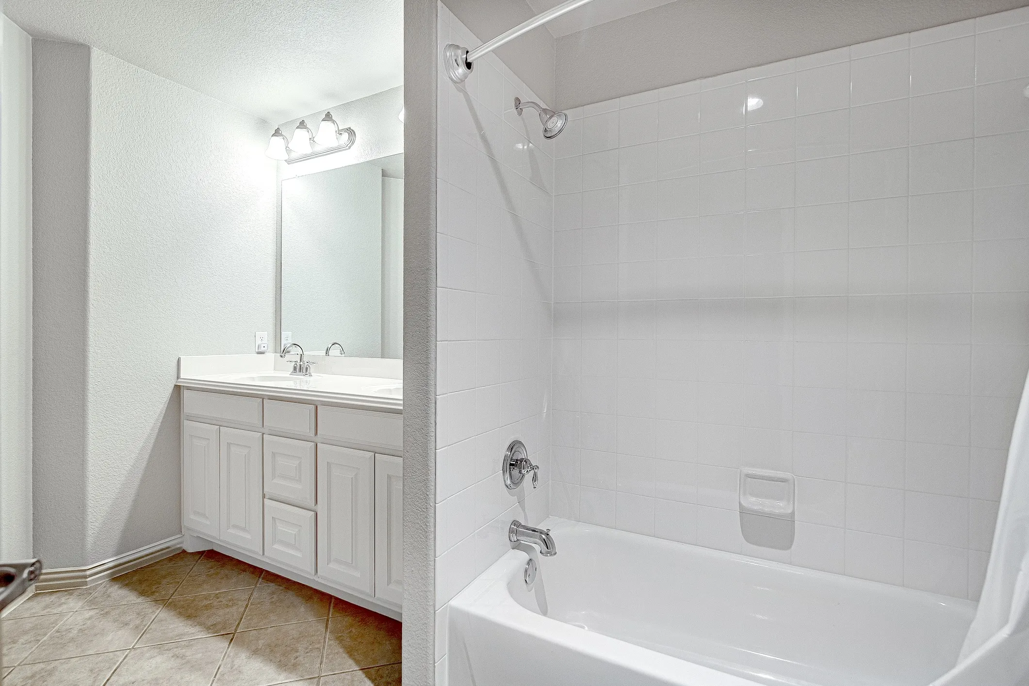 Single Family Residence For Rent in Tarrant County , 828 Thomas Crossing Drive, Fort Worth, Texas 76028, 4 Bedroom, 4 Bathroom, 3 Garage spaces, 4,287 Sqft, built in 2004, Price $4,000, mls#21317019, Real Estate Agent in Fort Worth, Homes For Rent in Tarrant county, Homes For Rent in Fort Worth, Realtor in Fort Worth Texas, Real Estate Brokerage Independent Realty Texas, Luminita Cordes Realtor