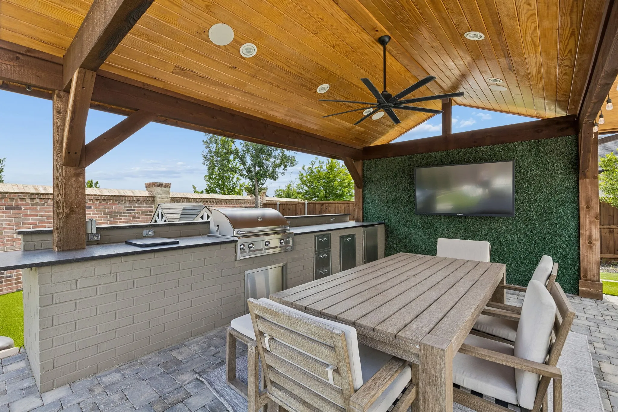 outdoor kitchen