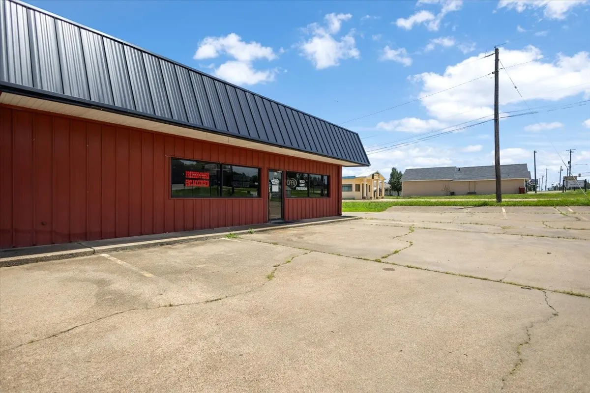 Business For Sale in Franklin (TX) County , 415 S Highway 37 S, Mount Vernon, Texas 75457, 0, 0, Garage spaces, 0 Sqft, built in 0, mls#21317027, Real Estate Agent in Mount Vernon, Homes For Sale in Franklin (TX) county, Homes For Sale in Mount Vernon, Realtor in Mount Vernon Texas, Real Estate Brokerage Independent Realty Texas, Luminita Cordes Realtor