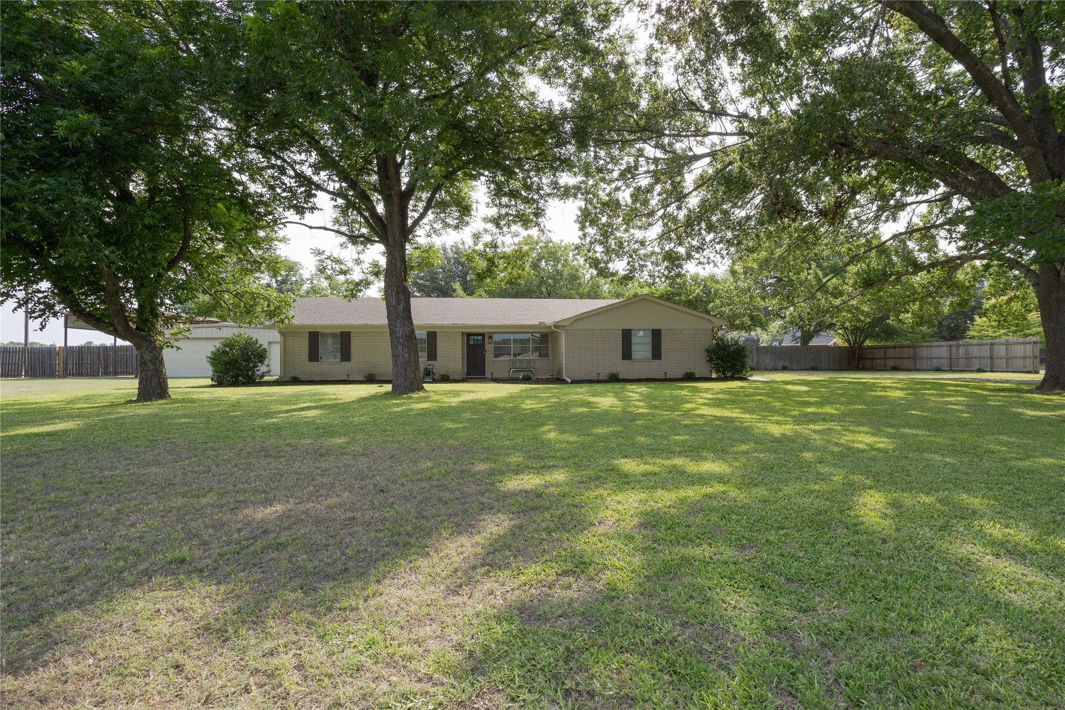 Single Family Residence For Sale in Mc Lennan County , 3999 Speegleville Road, Waco, Texas 76712, 3 Bedroom, 2 Bathroom, 2 Garage spaces, 1,434 Sqft, built in 1970, mls#21310866, Real Estate Agent in Waco, Homes For Sale in Mc Lennan county, Homes For Sale in Waco, Realtor in Waco Texas, Real Estate Brokerage Independent Realty Texas, Luminita Cordes Realtor