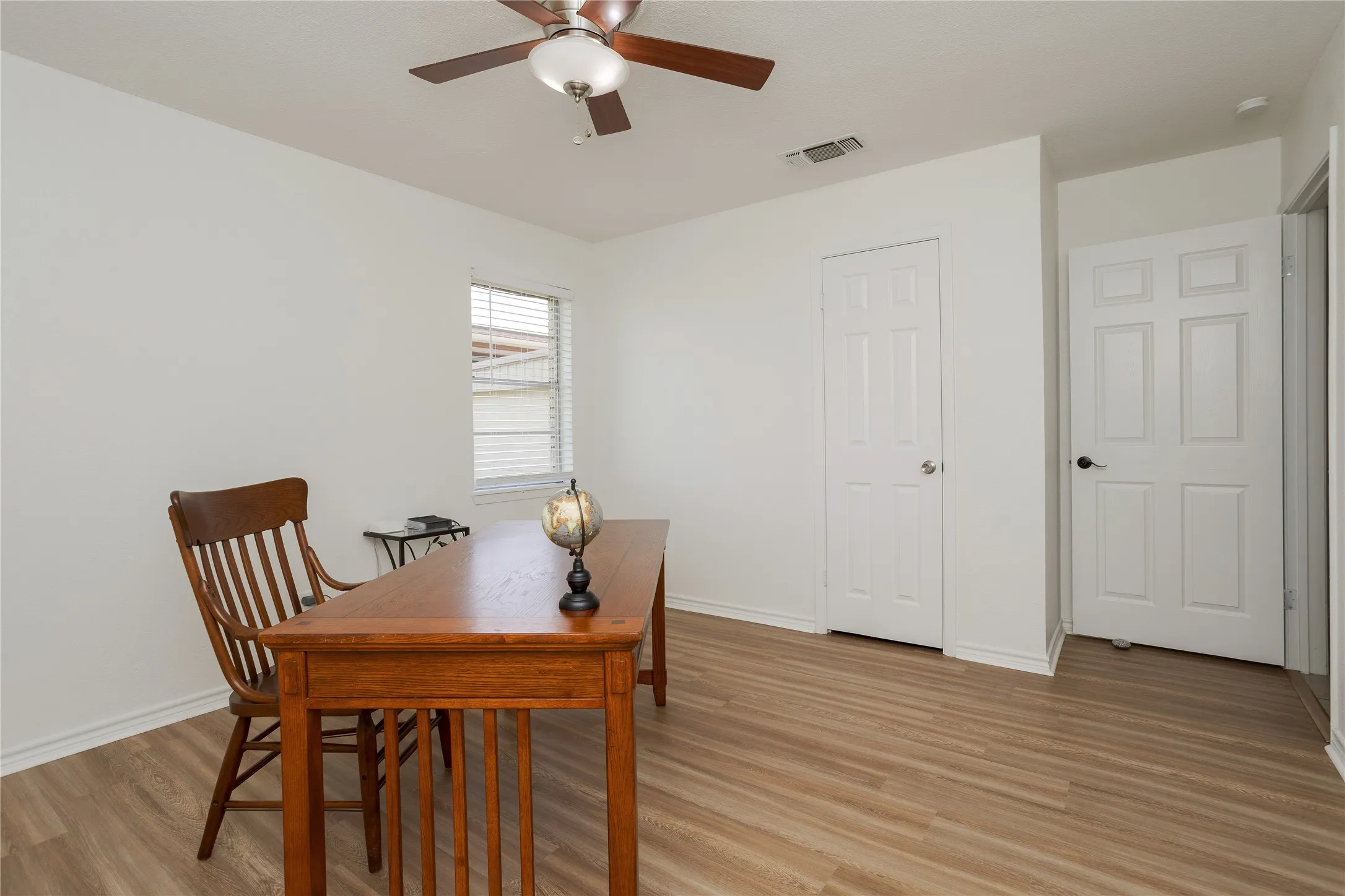 Single Family Residence For Sale in Mc Lennan County , 3999 Speegleville Road, Waco, Texas 76712, 3 Bedroom, 2 Bathroom, 2 Garage spaces, 1,434 Sqft, built in 1970, mls#21310866, Real Estate Agent in Waco, Homes For Sale in Mc Lennan county, Homes For Sale in Waco, Realtor in Waco Texas, Real Estate Brokerage Independent Realty Texas, Luminita Cordes Realtor