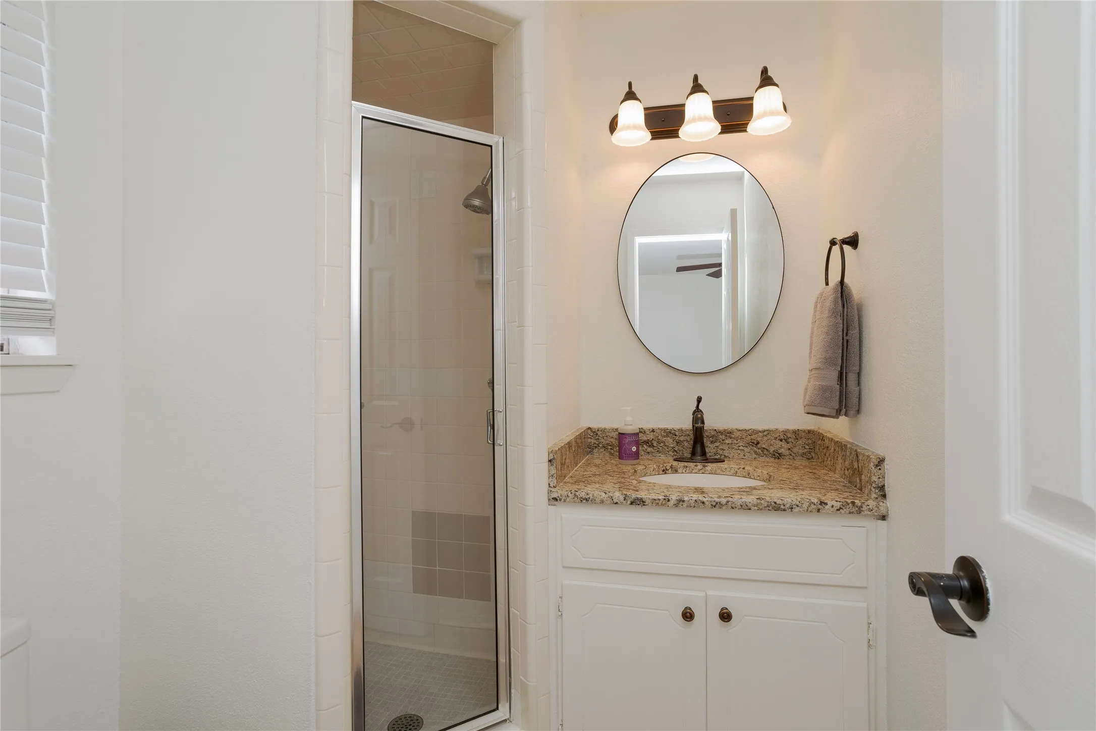 Single Family Residence For Sale in Mc Lennan County , 3999 Speegleville Road, Waco, Texas 76712, 3 Bedroom, 2 Bathroom, 2 Garage spaces, 1,434 Sqft, built in 1970, mls#21310866, Real Estate Agent in Waco, Homes For Sale in Mc Lennan county, Homes For Sale in Waco, Realtor in Waco Texas, Real Estate Brokerage Independent Realty Texas, Luminita Cordes Realtor