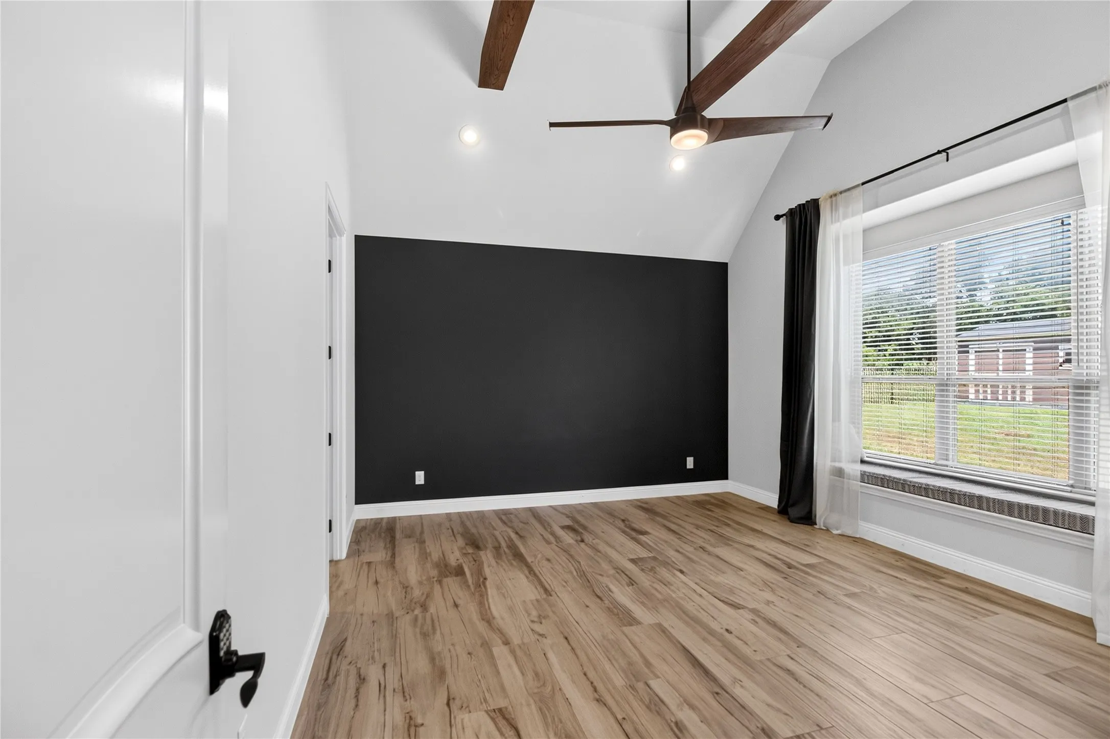 Single Family Residence For Sale in Dallas County , 1618 Pebble Beach Lane, Cedar Hill, Texas 75104, 4 Bedroom, 4 Bathroom, 3 Garage spaces, 4,327 Sqft, built in 2018, mls#21317039, Real Estate Agent in Cedar Hill, Homes For Sale in Dallas county, Homes For Sale in Cedar Hill, Realtor in Cedar Hill Texas, Real Estate Brokerage Independent Realty Texas, Luminita Cordes Realtor