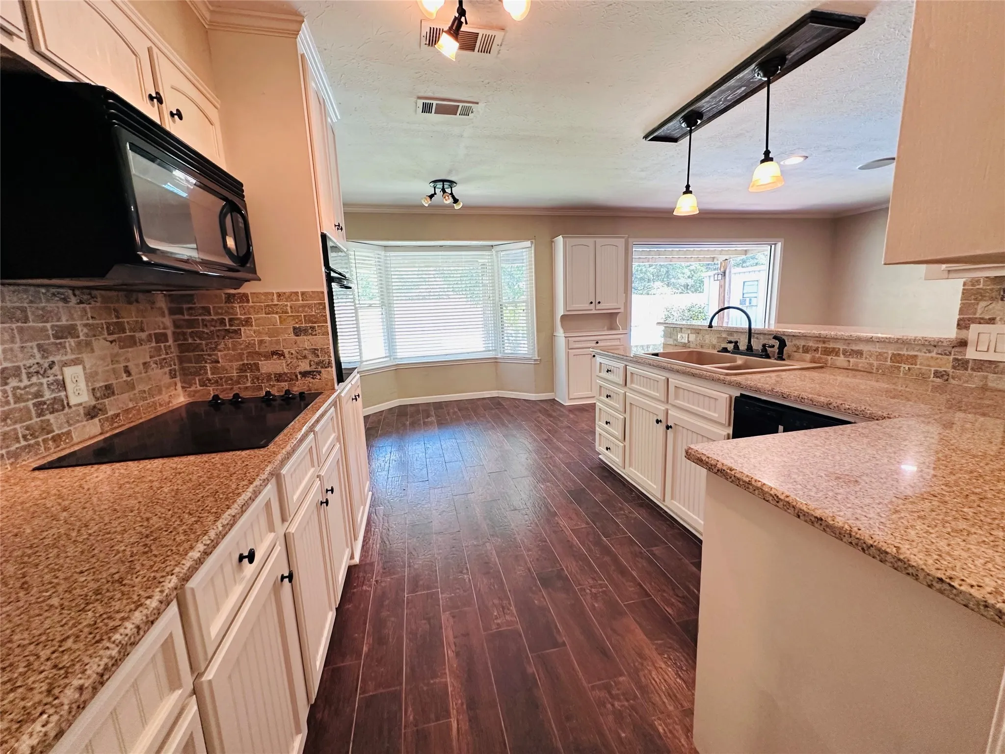 Single Family Residence For Sale in Henderson County , 3307 Bogota Street, Athens, Texas 75752, 3 Bedrooms, 2 Bathrooms, 2 Garage spaces, 1,720 Sqft, built in 1978, Price $274,500, mls#21317048, Real Estate Agent in Athens, Homes For Sale in Henderson county, Homes For Sale in Athens, Realtor in Athens Texas, Real Estate Brokerage Independent Realty Texas, Luminita Cordes Realtor