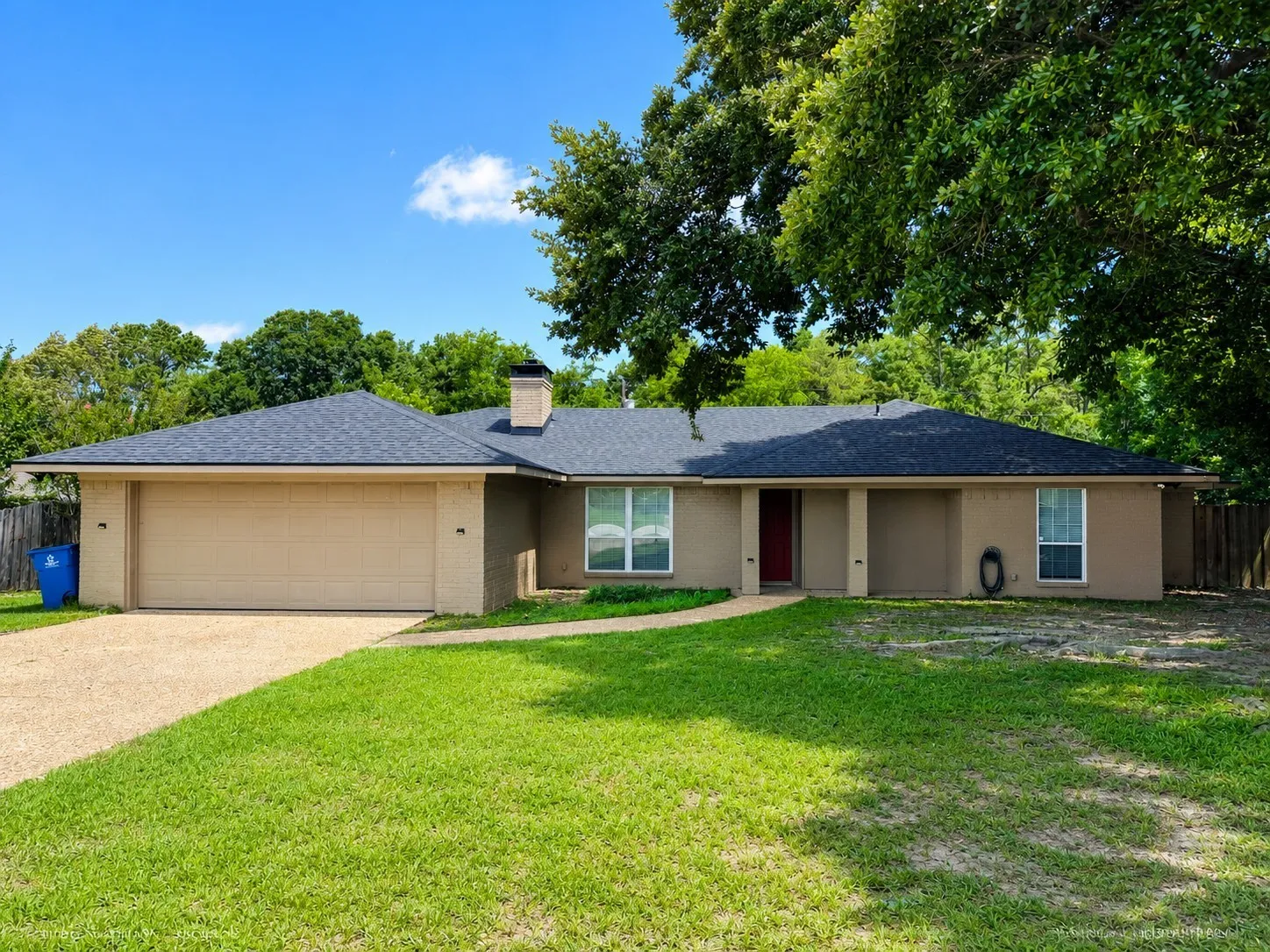 Single Family Residence For Sale in Henderson County , 3307 Bogota Street, Athens, Texas 75752, 3 Bedrooms, 2 Bathrooms, 2 Garage spaces, 1,720 Sqft, built in 1978, Price $274,500, mls#21317048, Real Estate Agent in Athens, Homes For Sale in Henderson county, Homes For Sale in Athens, Realtor in Athens Texas, Real Estate Brokerage Independent Realty Texas, Luminita Cordes Realtor