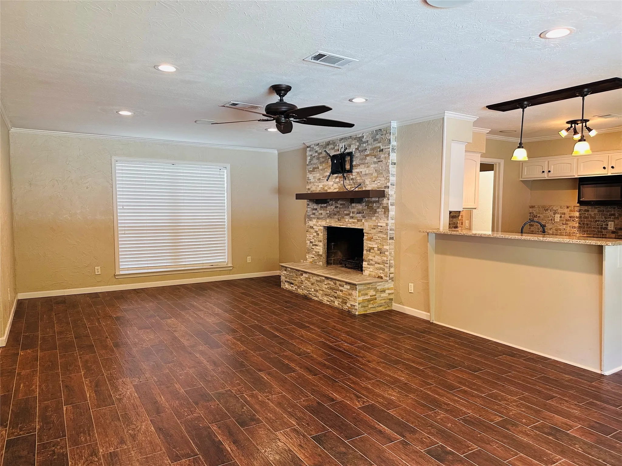 Single Family Residence For Sale in Henderson County , 3307 Bogota Street, Athens, Texas 75752, 3 Bedrooms, 2 Bathrooms, 2 Garage spaces, 1,720 Sqft, built in 1978, Price $274,500, mls#21317048, Real Estate Agent in Athens, Homes For Sale in Henderson county, Homes For Sale in Athens, Realtor in Athens Texas, Real Estate Brokerage Independent Realty Texas, Luminita Cordes Realtor