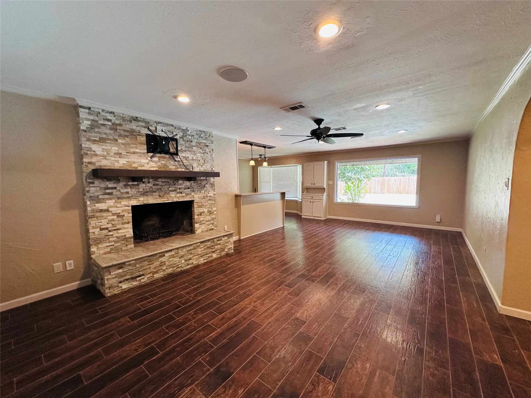 Single Family Residence For Sale in Henderson County , 3307 Bogota Street, Athens, Texas 75752, 3 Bedrooms, 2 Bathrooms, 2 Garage spaces, 1,720 Sqft, built in 1978, Price $274,500, mls#21317048, Real Estate Agent in Athens, Homes For Sale in Henderson county, Homes For Sale in Athens, Realtor in Athens Texas, Real Estate Brokerage Independent Realty Texas, Luminita Cordes Realtor