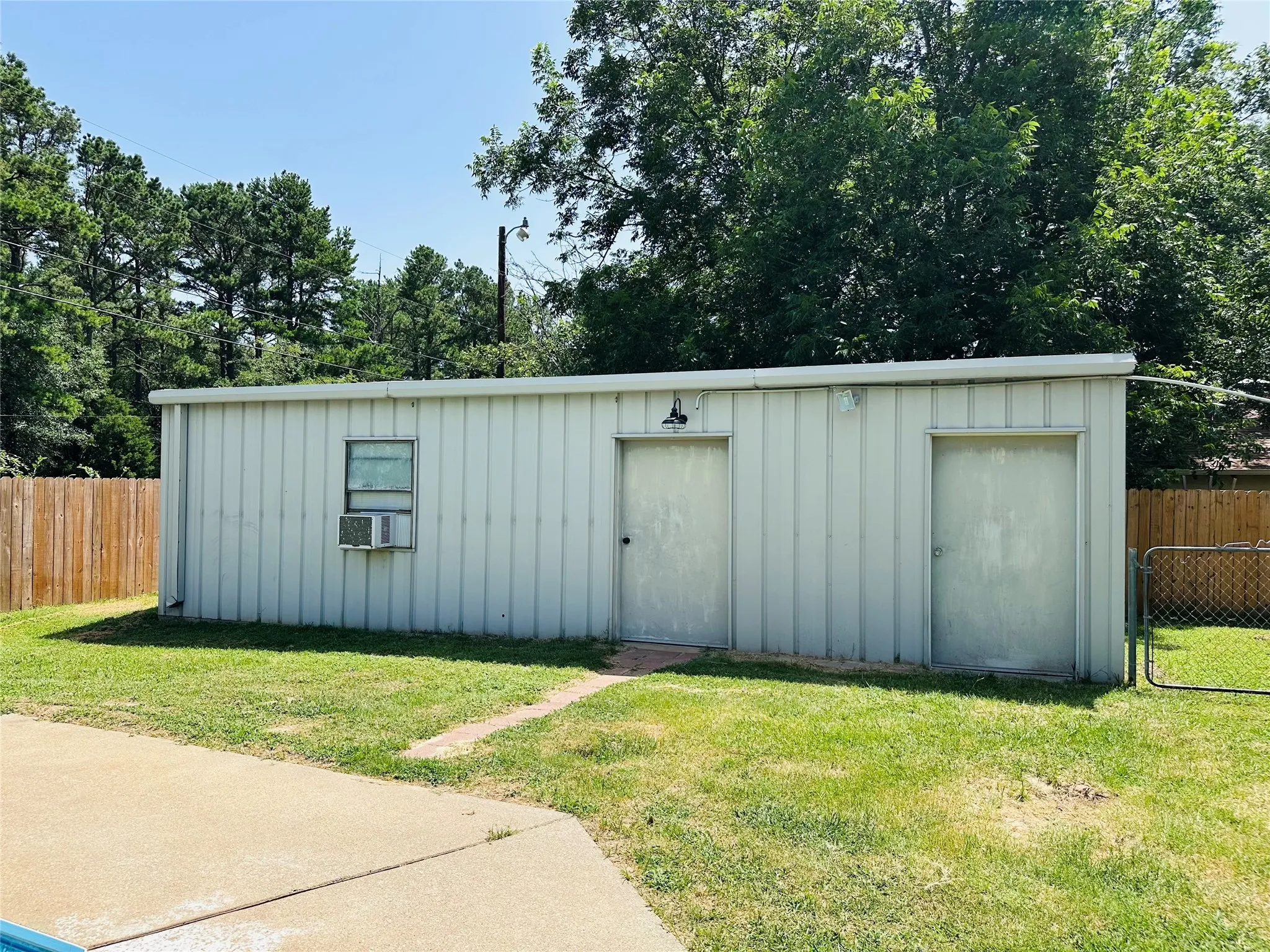 Single Family Residence For Sale in Henderson County , 3307 Bogota Street, Athens, Texas 75752, 3 Bedrooms, 2 Bathrooms, 2 Garage spaces, 1,720 Sqft, built in 1978, Price $274,500, mls#21317048, Real Estate Agent in Athens, Homes For Sale in Henderson county, Homes For Sale in Athens, Realtor in Athens Texas, Real Estate Brokerage Independent Realty Texas, Luminita Cordes Realtor