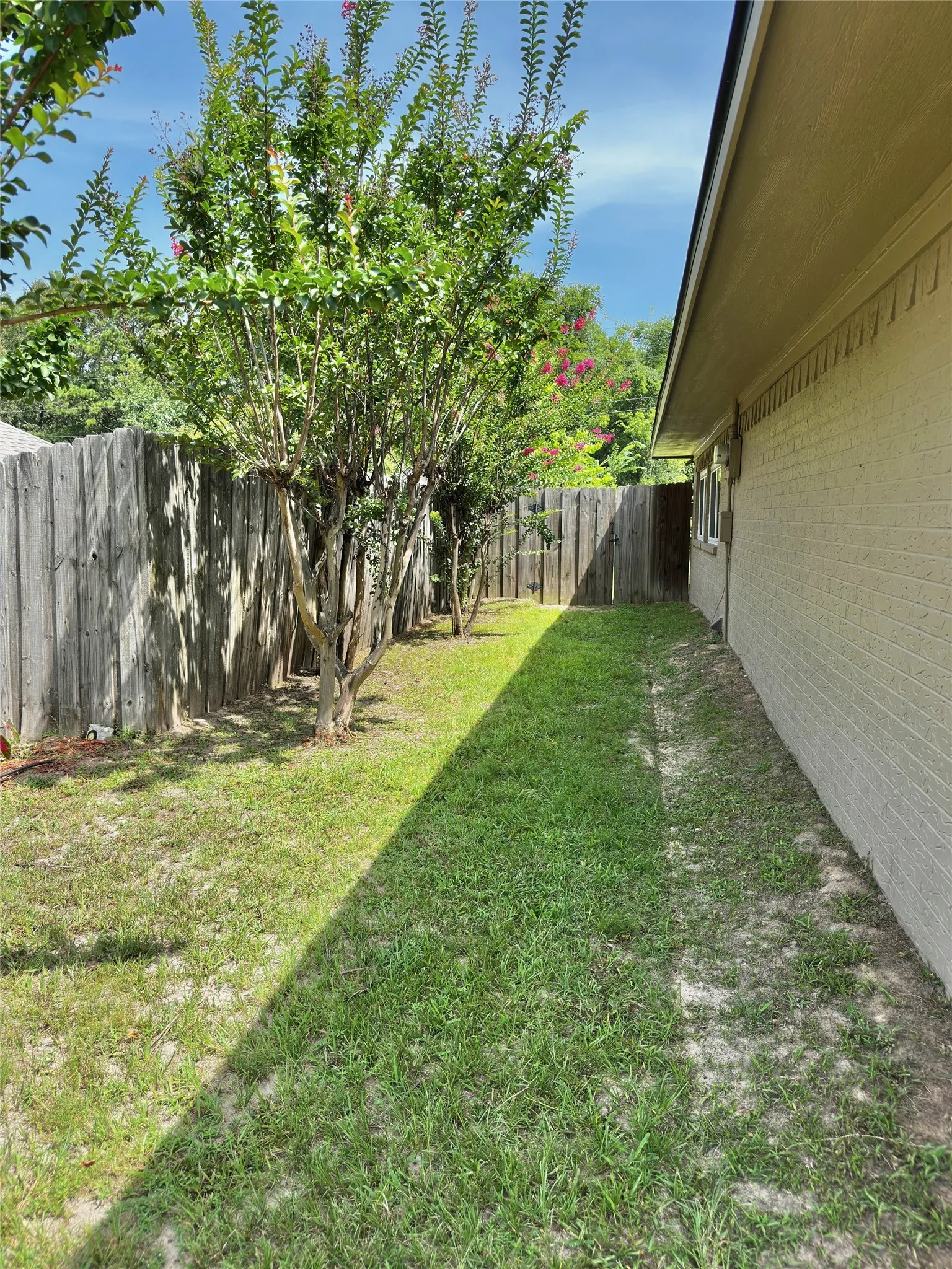 Single Family Residence For Sale in Henderson County , 3307 Bogota Street, Athens, Texas 75752, 3 Bedrooms, 2 Bathrooms, 2 Garage spaces, 1,720 Sqft, built in 1978, Price $274,500, mls#21317048, Real Estate Agent in Athens, Homes For Sale in Henderson county, Homes For Sale in Athens, Realtor in Athens Texas, Real Estate Brokerage Independent Realty Texas, Luminita Cordes Realtor