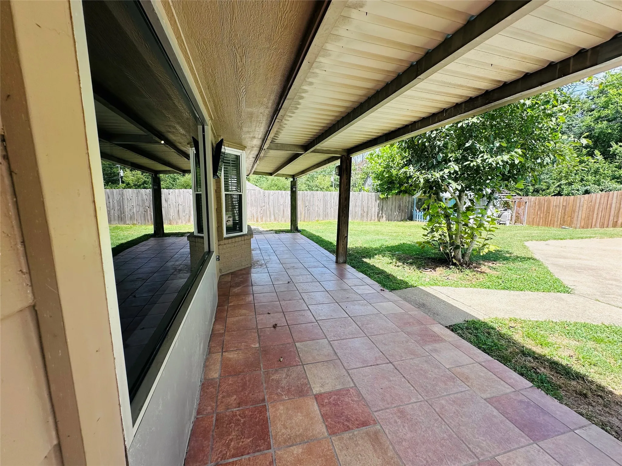 Single Family Residence For Sale in Henderson County , 3307 Bogota Street, Athens, Texas 75752, 3 Bedrooms, 2 Bathrooms, 2 Garage spaces, 1,720 Sqft, built in 1978, Price $274,500, mls#21317048, Real Estate Agent in Athens, Homes For Sale in Henderson county, Homes For Sale in Athens, Realtor in Athens Texas, Real Estate Brokerage Independent Realty Texas, Luminita Cordes Realtor