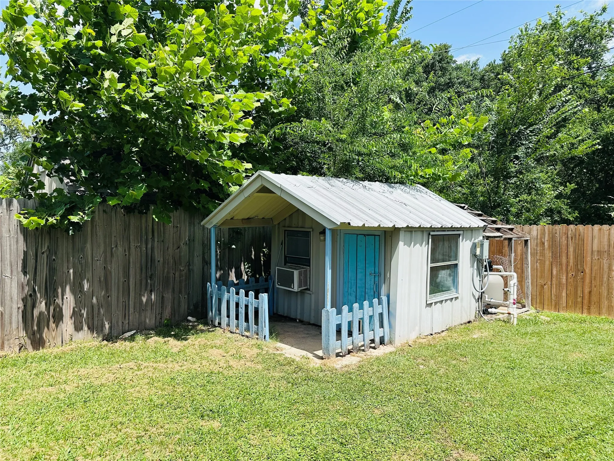 Single Family Residence For Sale in Henderson County , 3307 Bogota Street, Athens, Texas 75752, 3 Bedrooms, 2 Bathrooms, 2 Garage spaces, 1,720 Sqft, built in 1978, Price $274,500, mls#21317048, Real Estate Agent in Athens, Homes For Sale in Henderson county, Homes For Sale in Athens, Realtor in Athens Texas, Real Estate Brokerage Independent Realty Texas, Luminita Cordes Realtor
