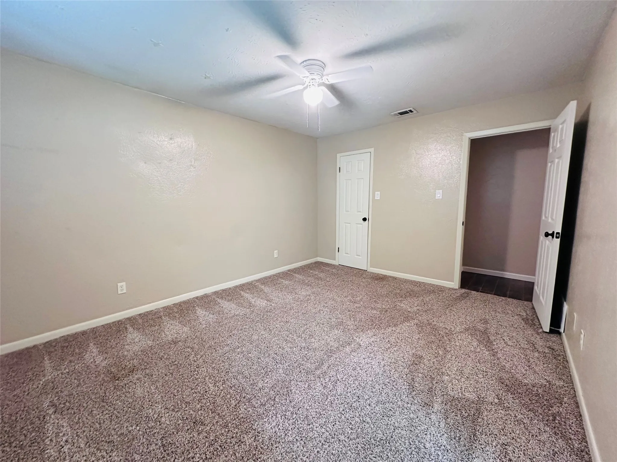 Single Family Residence For Sale in Henderson County , 3307 Bogota Street, Athens, Texas 75752, 3 Bedrooms, 2 Bathrooms, 2 Garage spaces, 1,720 Sqft, built in 1978, Price $274,500, mls#21317048, Real Estate Agent in Athens, Homes For Sale in Henderson county, Homes For Sale in Athens, Realtor in Athens Texas, Real Estate Brokerage Independent Realty Texas, Luminita Cordes Realtor
