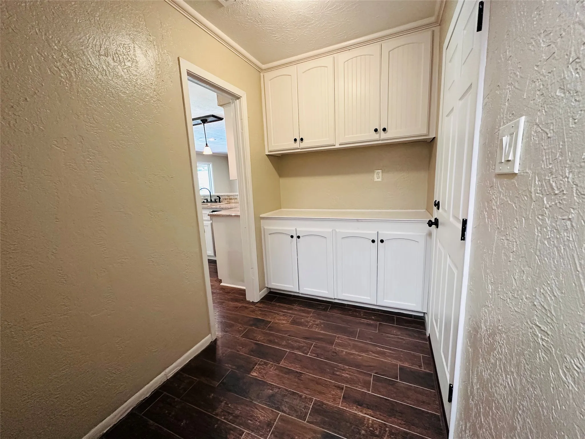 Single Family Residence For Sale in Henderson County , 3307 Bogota Street, Athens, Texas 75752, 3 Bedrooms, 2 Bathrooms, 2 Garage spaces, 1,720 Sqft, built in 1978, Price $274,500, mls#21317048, Real Estate Agent in Athens, Homes For Sale in Henderson county, Homes For Sale in Athens, Realtor in Athens Texas, Real Estate Brokerage Independent Realty Texas, Luminita Cordes Realtor