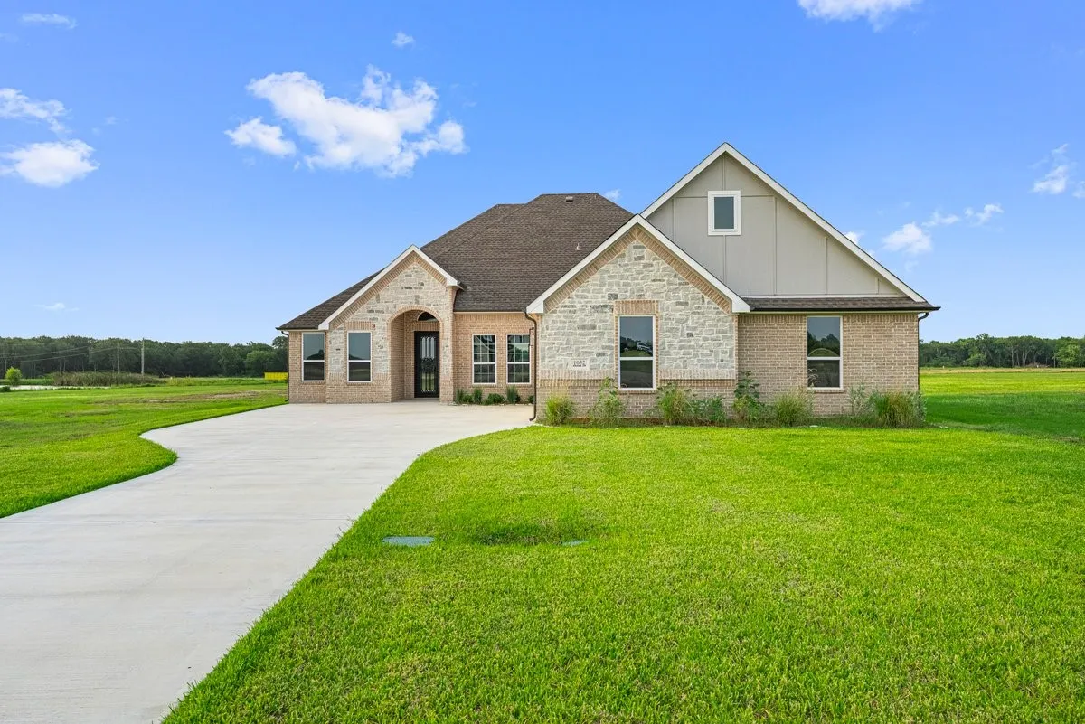 Single Family Residence For Sale in Navarro County , 1052 Grison Circle, Corsicana, Texas 75109, 4 Bedroom, 3 Bathroom, 2 Garage spaces, 3,300 Sqft, built in 2025, mls#21315918, Real Estate Agent in Corsicana, Homes For Sale in Navarro county, Homes For Sale in Corsicana, Realtor in Corsicana Texas, Real Estate Brokerage Independent Realty Texas, Luminita Cordes Realtor