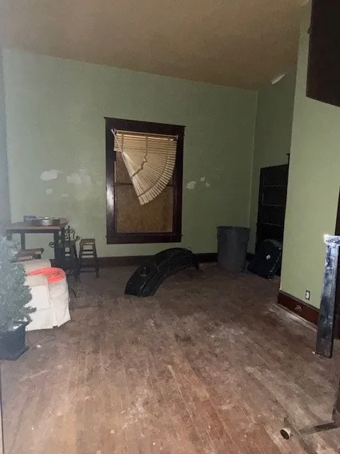 Single Family Residence For Sale in Lamar County , 579 17th Street SE, Paris, Texas 75460, 2 Bedroom, 1 Bathroom, Garage spaces, 1,812 Sqft, built in 1916, mls#21316920, Real Estate Agent in Paris, Homes For Sale in Lamar county, Homes For Sale in Paris, Realtor in Paris Texas, Real Estate Brokerage Independent Realty Texas, Luminita Cordes Realtor