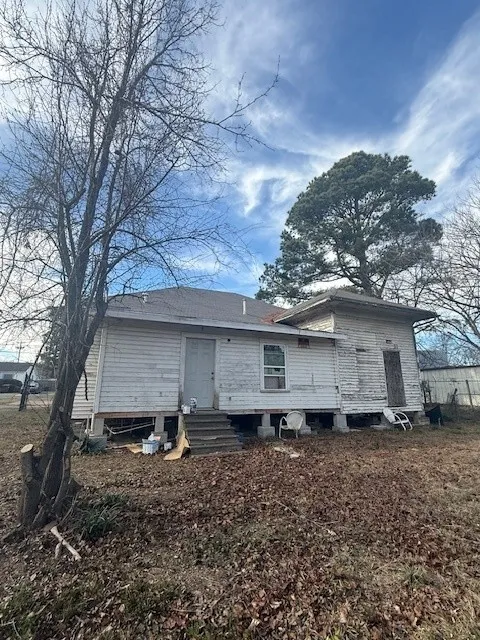 Single Family Residence For Sale in Lamar County , 579 17th Street SE, Paris, Texas 75460, 2 Bedroom, 1 Bathroom, Garage spaces, 1,812 Sqft, built in 1916, mls#21316920, Real Estate Agent in Paris, Homes For Sale in Lamar county, Homes For Sale in Paris, Realtor in Paris Texas, Real Estate Brokerage Independent Realty Texas, Luminita Cordes Realtor