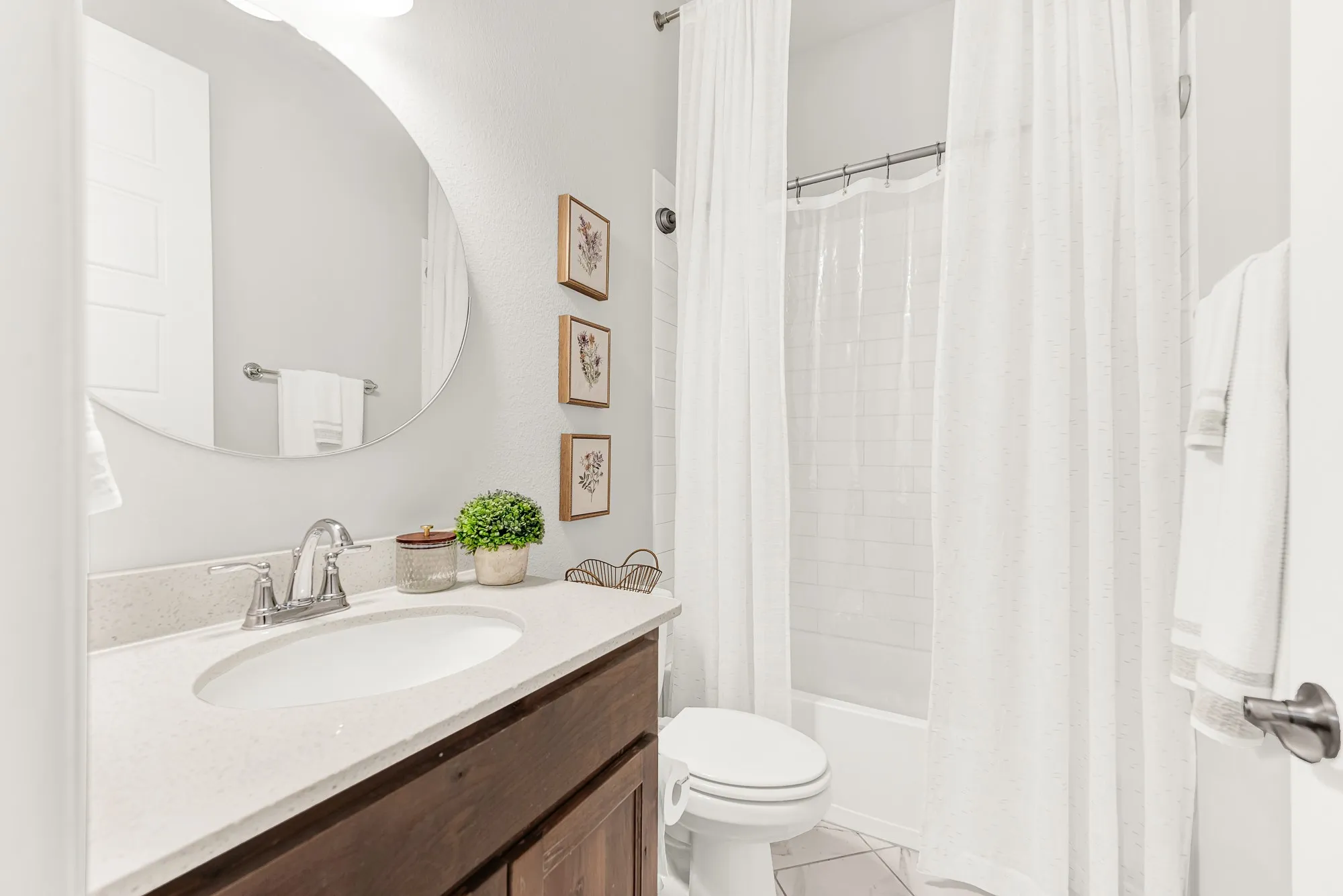 Full bathroom with tub-shower combo and quartz countertops