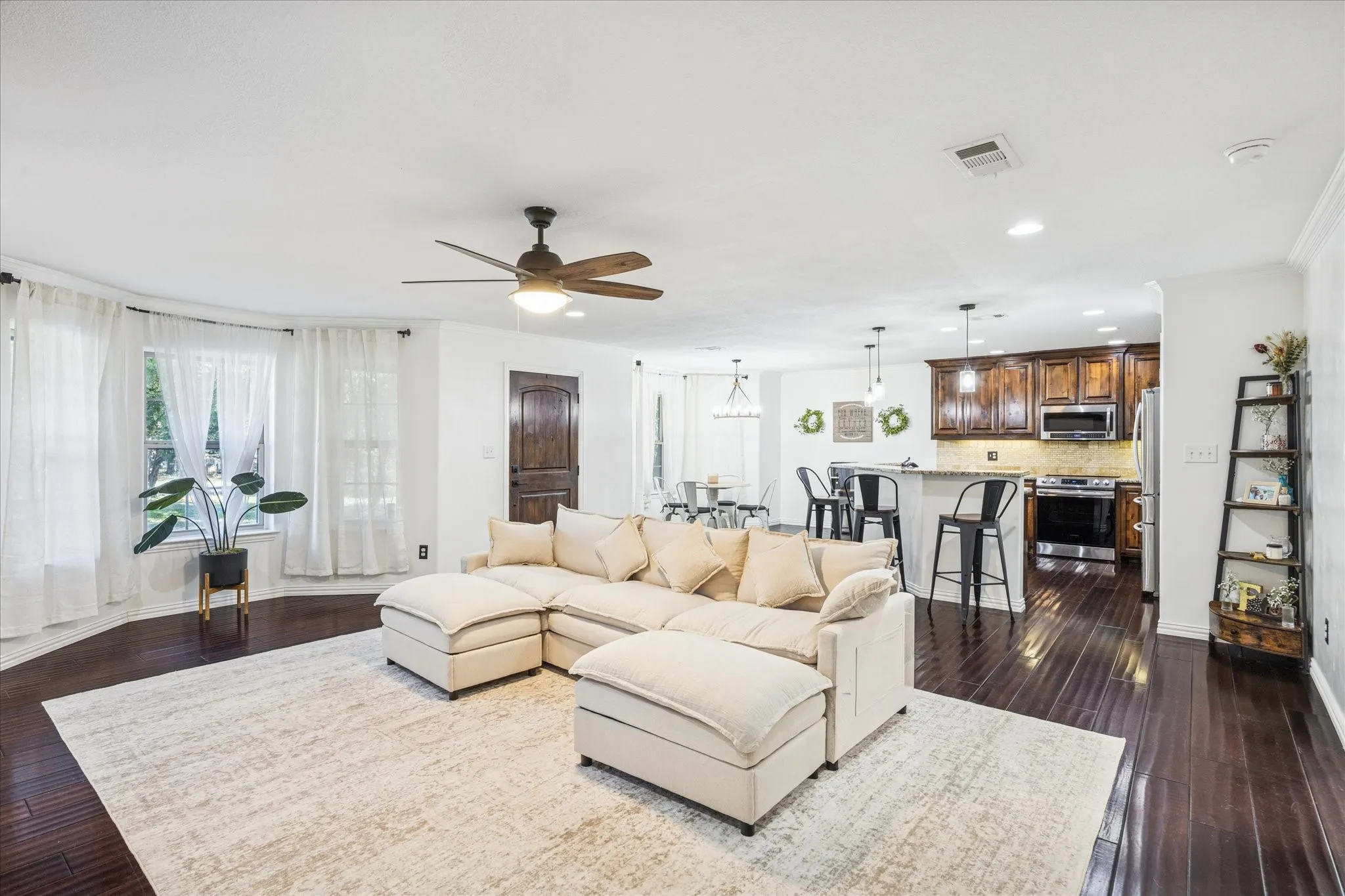 Single Family Residence For Sale in Parker County , 3390 Zion Hill Road, Weatherford, Texas 76088, 5 Bedroom, 4 Bathroom, 2 Garage spaces, 3,440 Sqft, built in 2014, mls#21316932, Real Estate Agent in Weatherford, Homes For Sale in Parker county, Homes For Sale in Weatherford, Realtor in Weatherford Texas, Real Estate Brokerage Independent Realty Texas, Luminita Cordes Realtor