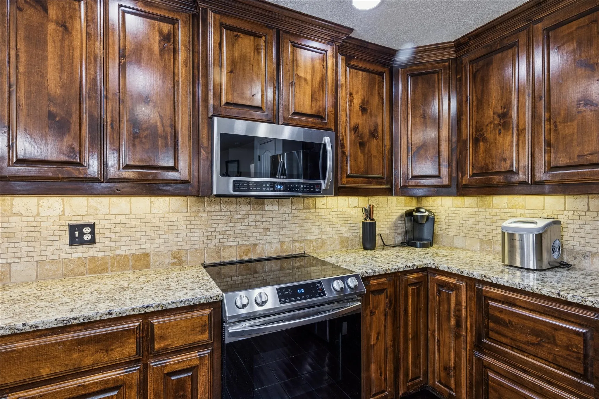 Single Family Residence For Sale in Parker County , 3390 Zion Hill Road, Weatherford, Texas 76088, 5 Bedroom, 4 Bathroom, 2 Garage spaces, 3,440 Sqft, built in 2014, mls#21316932, Real Estate Agent in Weatherford, Homes For Sale in Parker county, Homes For Sale in Weatherford, Realtor in Weatherford Texas, Real Estate Brokerage Independent Realty Texas, Luminita Cordes Realtor