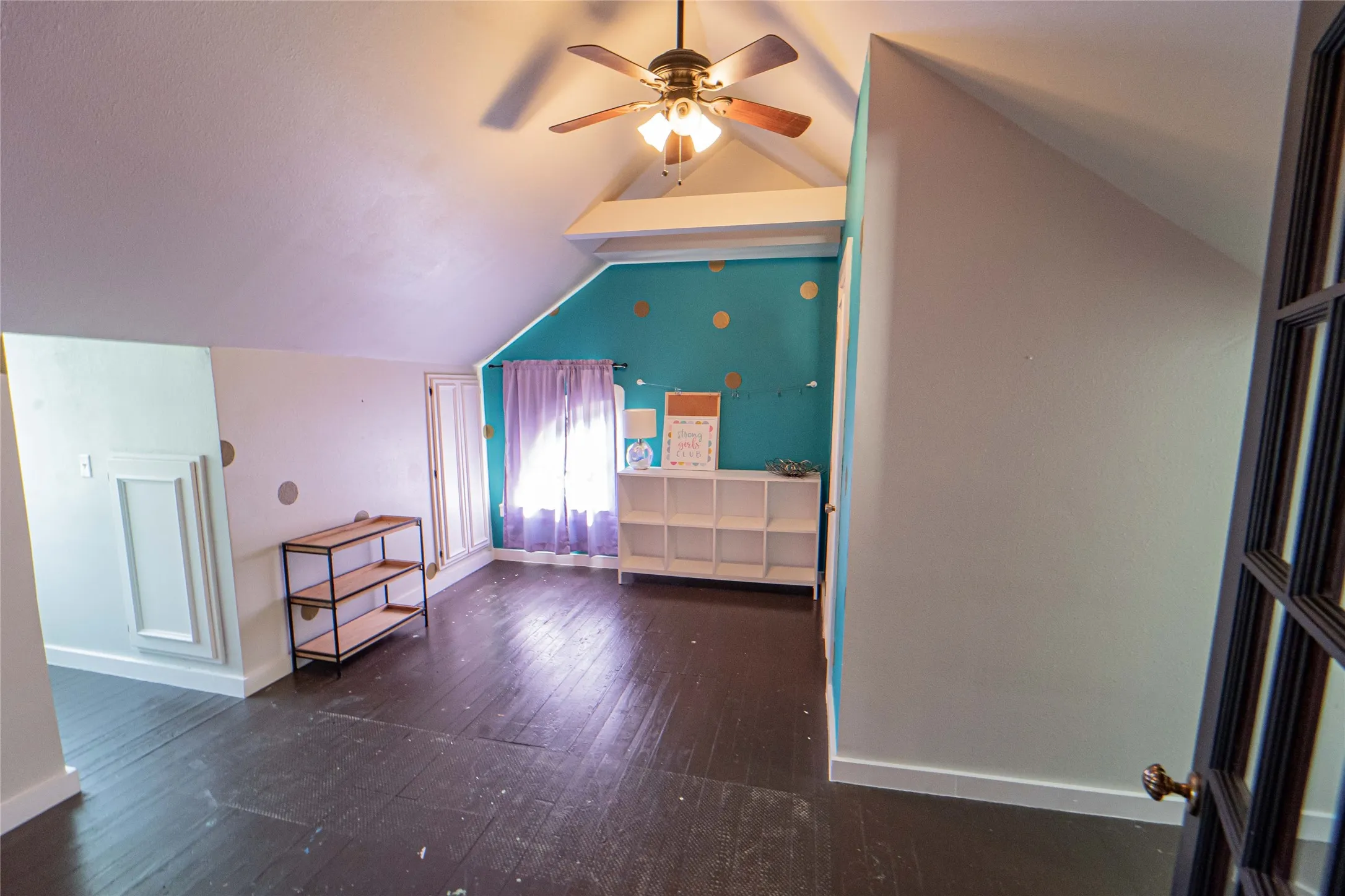 Single Family Residence For Sale in Stephens County , 1002 E Lindsey Street, Breckenridge, Texas 76424, 3 Bedroom, 5 Bathroom, 2 Garage spaces, 3,722 Sqft, built in 1956, mls#21303374, Real Estate Agent in Breckenridge, Homes For Sale in Stephens county, Homes For Sale in Breckenridge, Realtor in Breckenridge Texas, Real Estate Brokerage Independent Realty Texas, Luminita Cordes Realtor