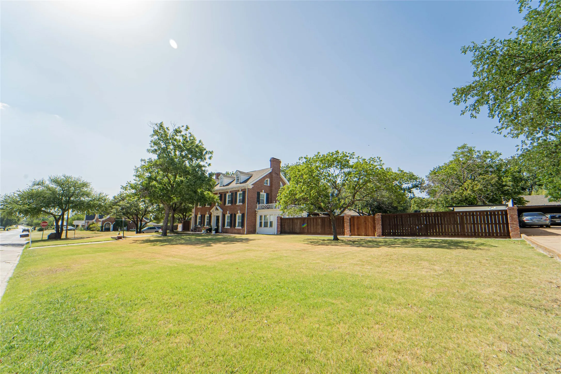 Single Family Residence For Sale in Stephens County , 1002 E Lindsey Street, Breckenridge, Texas 76424, 3 Bedroom, 5 Bathroom, 2 Garage spaces, 3,722 Sqft, built in 1956, mls#21303374, Real Estate Agent in Breckenridge, Homes For Sale in Stephens county, Homes For Sale in Breckenridge, Realtor in Breckenridge Texas, Real Estate Brokerage Independent Realty Texas, Luminita Cordes Realtor
