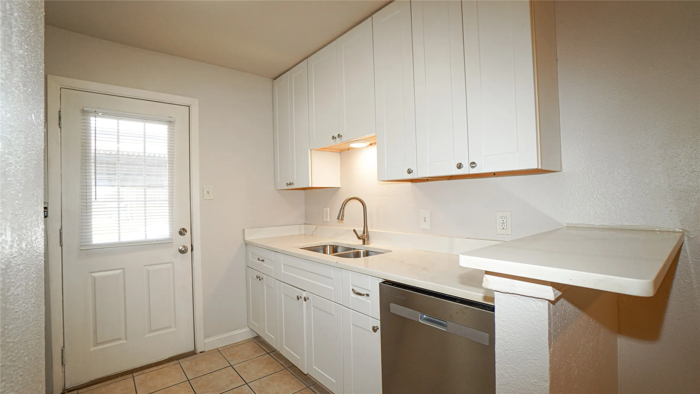 Condominium For Rent in Dallas County , 5638 Marina Drive 22, Garland, Texas 75043, 1 Bedroom, 1 Bathroom, Garage spaces, 510 Sqft, built in 1974, Price $1,000, mls#21316561, Real Estate Agent in Garland, Homes For Rent in Dallas county, Homes For Rent in Garland, Realtor in Garland Texas, Real Estate Brokerage Independent Realty Texas, Luminita Cordes Realtor
