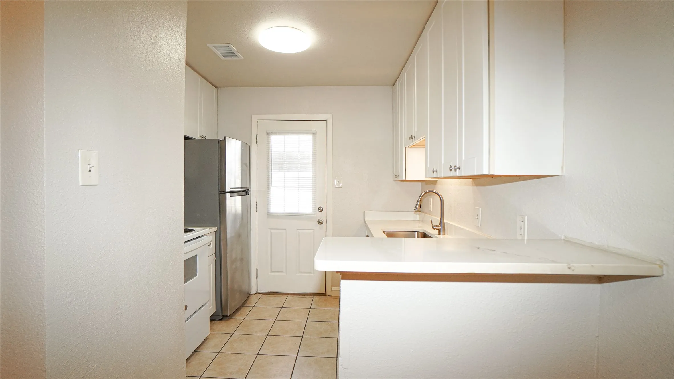 Condominium For Rent in Dallas County , 5638 Marina Drive 22, Garland, Texas 75043, 1 Bedroom, 1 Bathroom, Garage spaces, 510 Sqft, built in 1974, Price $1,000, mls#21316561, Real Estate Agent in Garland, Homes For Rent in Dallas county, Homes For Rent in Garland, Realtor in Garland Texas, Real Estate Brokerage Independent Realty Texas, Luminita Cordes Realtor