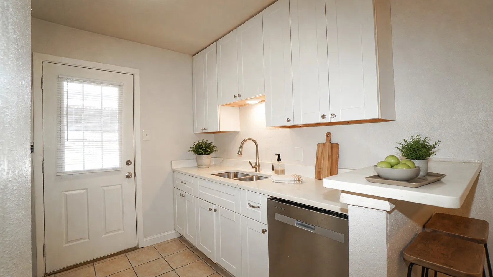 Condominium For Rent in Dallas County , 5638 Marina Drive 22, Garland, Texas 75043, 1 Bedroom, 1 Bathroom, Garage spaces, 510 Sqft, built in 1974, Price $1,000, mls#21316561, Real Estate Agent in Garland, Homes For Rent in Dallas county, Homes For Rent in Garland, Realtor in Garland Texas, Real Estate Brokerage Independent Realty Texas, Luminita Cordes Realtor