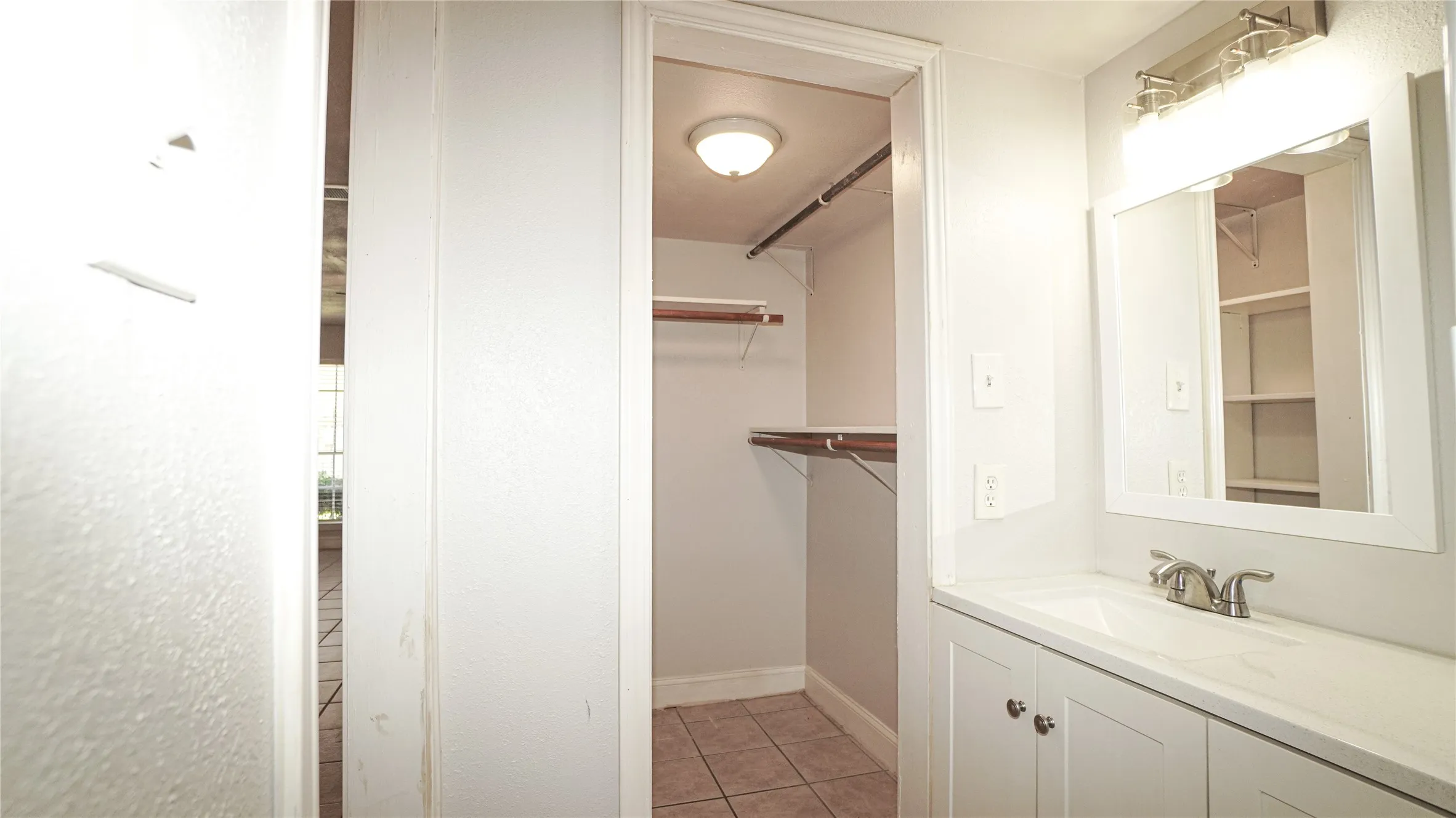 Condominium For Rent in Dallas County , 5638 Marina Drive 22, Garland, Texas 75043, 1 Bedroom, 1 Bathroom, Garage spaces, 510 Sqft, built in 1974, Price $1,000, mls#21316561, Real Estate Agent in Garland, Homes For Rent in Dallas county, Homes For Rent in Garland, Realtor in Garland Texas, Real Estate Brokerage Independent Realty Texas, Luminita Cordes Realtor