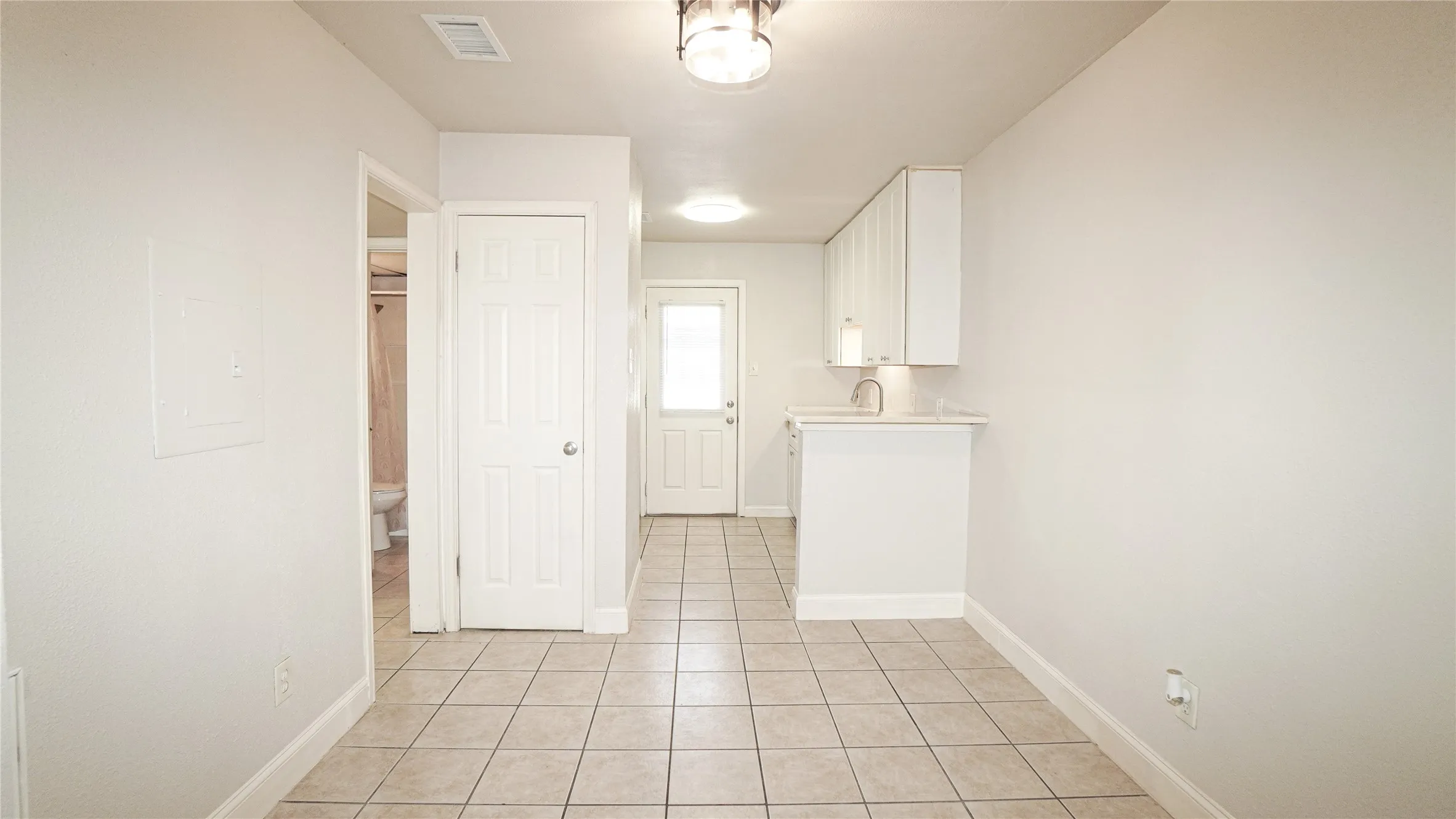 Condominium For Rent in Dallas County , 5638 Marina Drive 22, Garland, Texas 75043, 1 Bedroom, 1 Bathroom, Garage spaces, 510 Sqft, built in 1974, Price $1,000, mls#21316561, Real Estate Agent in Garland, Homes For Rent in Dallas county, Homes For Rent in Garland, Realtor in Garland Texas, Real Estate Brokerage Independent Realty Texas, Luminita Cordes Realtor