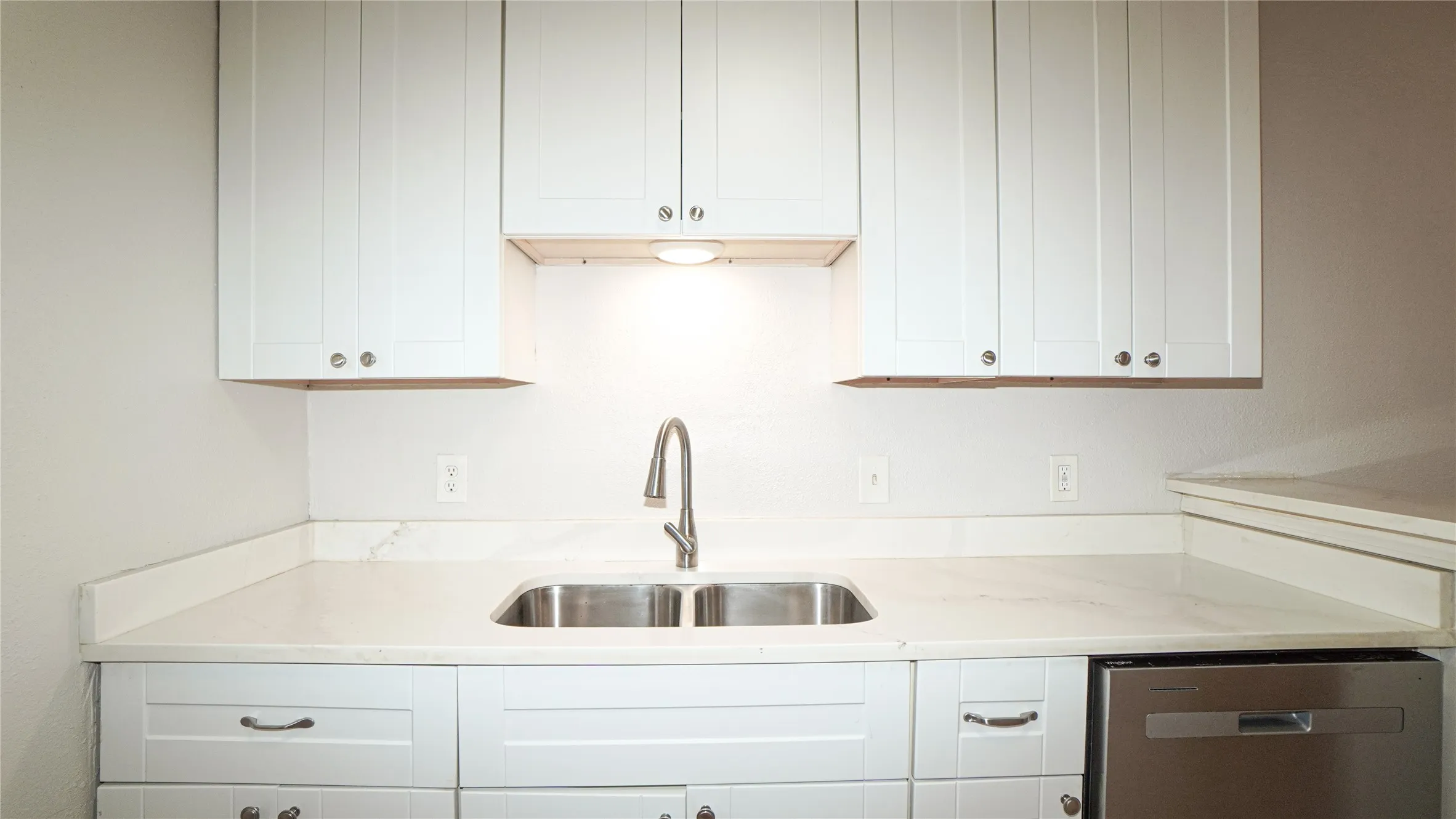 Condominium For Rent in Dallas County , 5638 Marina Drive 22, Garland, Texas 75043, 1 Bedroom, 1 Bathroom, Garage spaces, 510 Sqft, built in 1974, Price $1,000, mls#21316561, Real Estate Agent in Garland, Homes For Rent in Dallas county, Homes For Rent in Garland, Realtor in Garland Texas, Real Estate Brokerage Independent Realty Texas, Luminita Cordes Realtor
