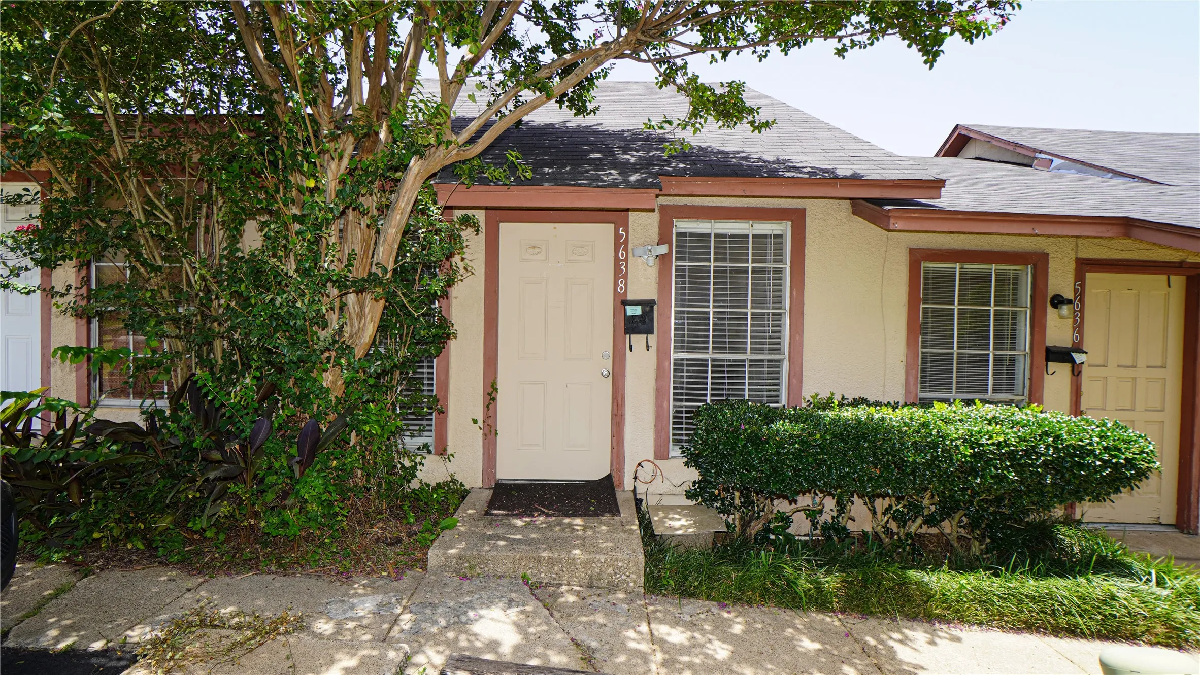 Condominium For Rent in Dallas County , 5638 Marina Drive 22, Garland, Texas 75043, 1 Bedroom, 1 Bathroom, Garage spaces, 510 Sqft, built in 1974, Price $1,000, mls#21316561, Real Estate Agent in Garland, Homes For Rent in Dallas county, Homes For Rent in Garland, Realtor in Garland Texas, Real Estate Brokerage Independent Realty Texas, Luminita Cordes Realtor