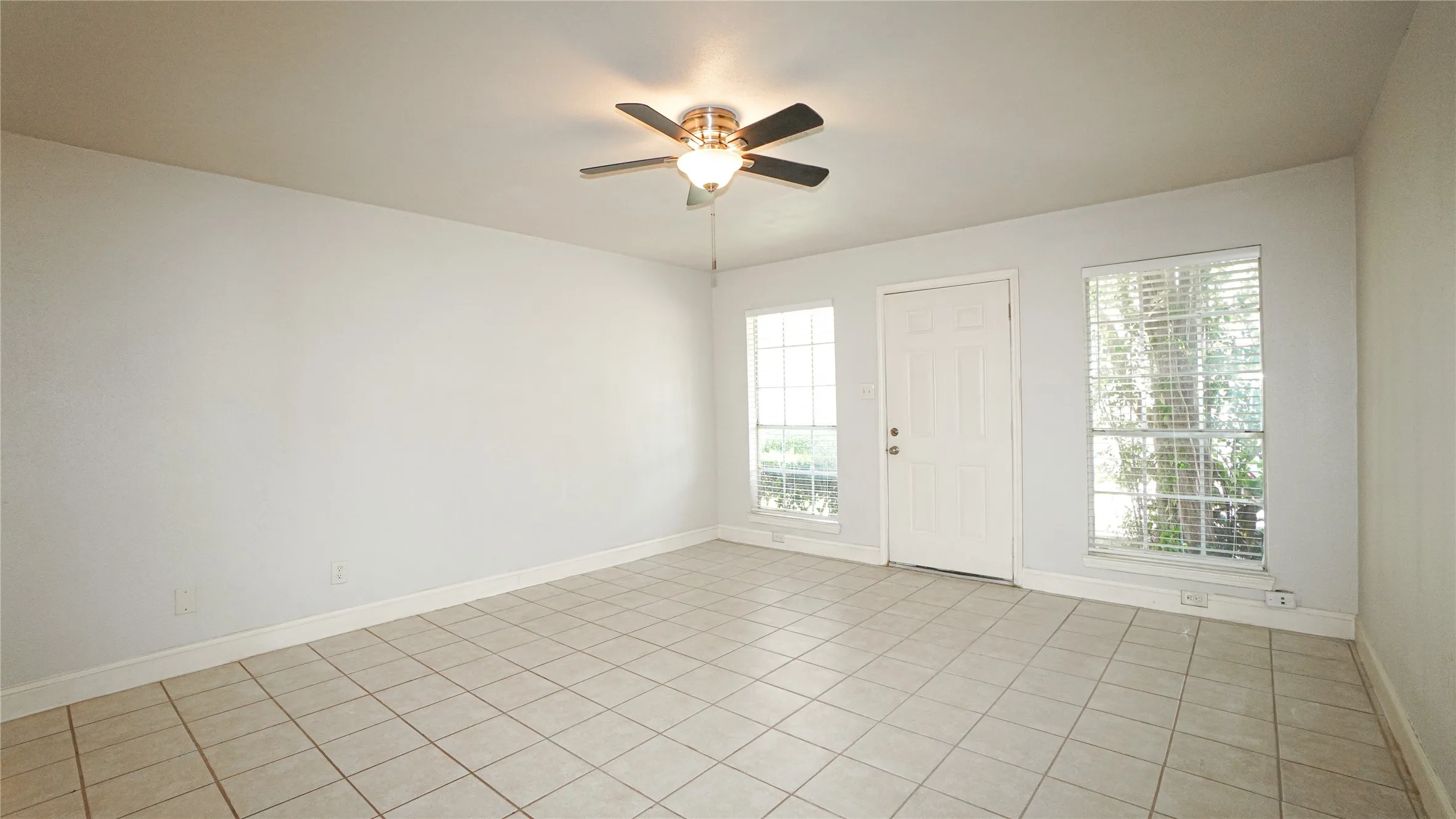 Condominium For Rent in Dallas County , 5638 Marina Drive 22, Garland, Texas 75043, 1 Bedroom, 1 Bathroom, Garage spaces, 510 Sqft, built in 1974, Price $1,000, mls#21316561, Real Estate Agent in Garland, Homes For Rent in Dallas county, Homes For Rent in Garland, Realtor in Garland Texas, Real Estate Brokerage Independent Realty Texas, Luminita Cordes Realtor