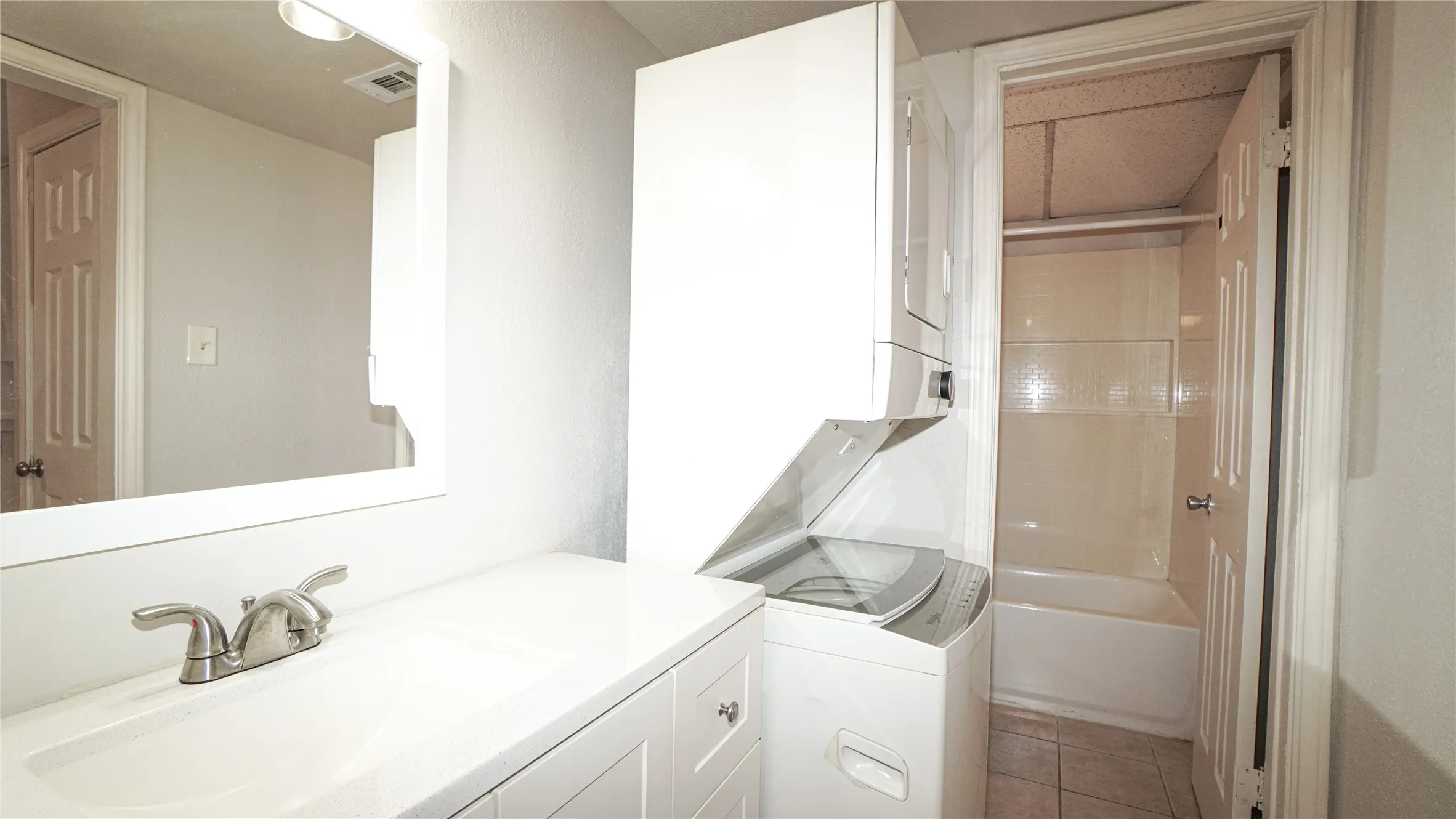 Condominium For Rent in Dallas County , 5638 Marina Drive 22, Garland, Texas 75043, 1 Bedroom, 1 Bathroom, Garage spaces, 510 Sqft, built in 1974, Price $1,000, mls#21316561, Real Estate Agent in Garland, Homes For Rent in Dallas county, Homes For Rent in Garland, Realtor in Garland Texas, Real Estate Brokerage Independent Realty Texas, Luminita Cordes Realtor