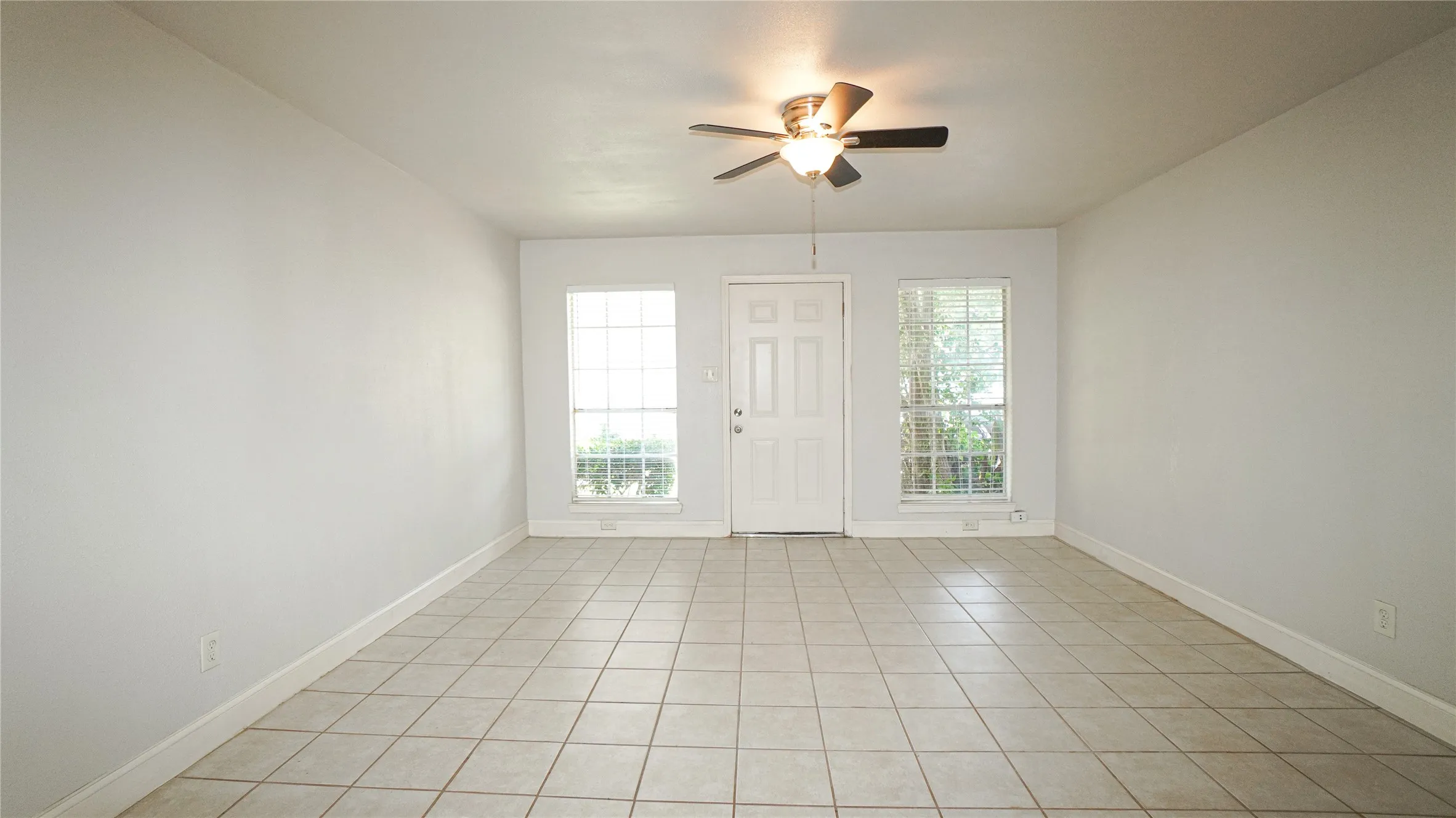 Condominium For Rent in Dallas County , 5638 Marina Drive 22, Garland, Texas 75043, 1 Bedroom, 1 Bathroom, Garage spaces, 510 Sqft, built in 1974, Price $1,000, mls#21316561, Real Estate Agent in Garland, Homes For Rent in Dallas county, Homes For Rent in Garland, Realtor in Garland Texas, Real Estate Brokerage Independent Realty Texas, Luminita Cordes Realtor