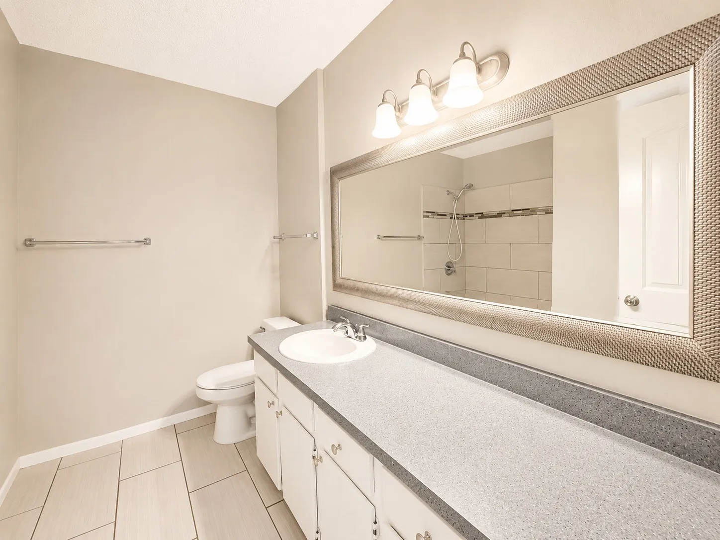 Townhouse For Rent in Tarrant County , 509 S Beverly Street 3, Crowley, Texas 76036, 2 Bedroom, 2 Bathroom, Garage spaces, 1,136 Sqft, built in 1983, mls#21317063, Real Estate Agent in Crowley, Homes For Rent in Tarrant county, Homes For Rent in Crowley, Realtor in Crowley Texas, Real Estate Brokerage Independent Realty Texas, Luminita Cordes Realtor
